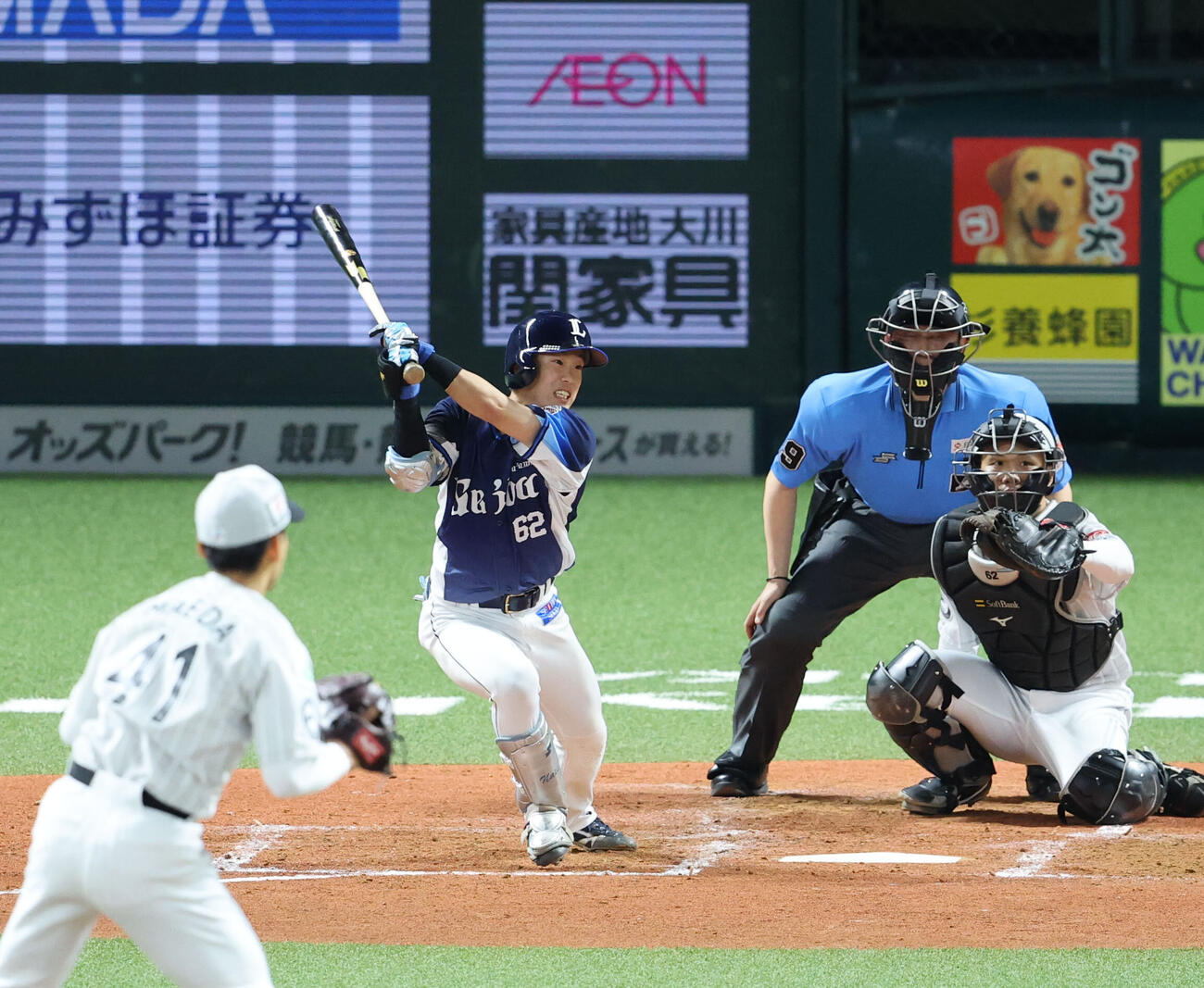 ソフトバンク対西武　4回表西武1死、滝沢夏央は左前打を放つ（撮影・梅根麻紀））