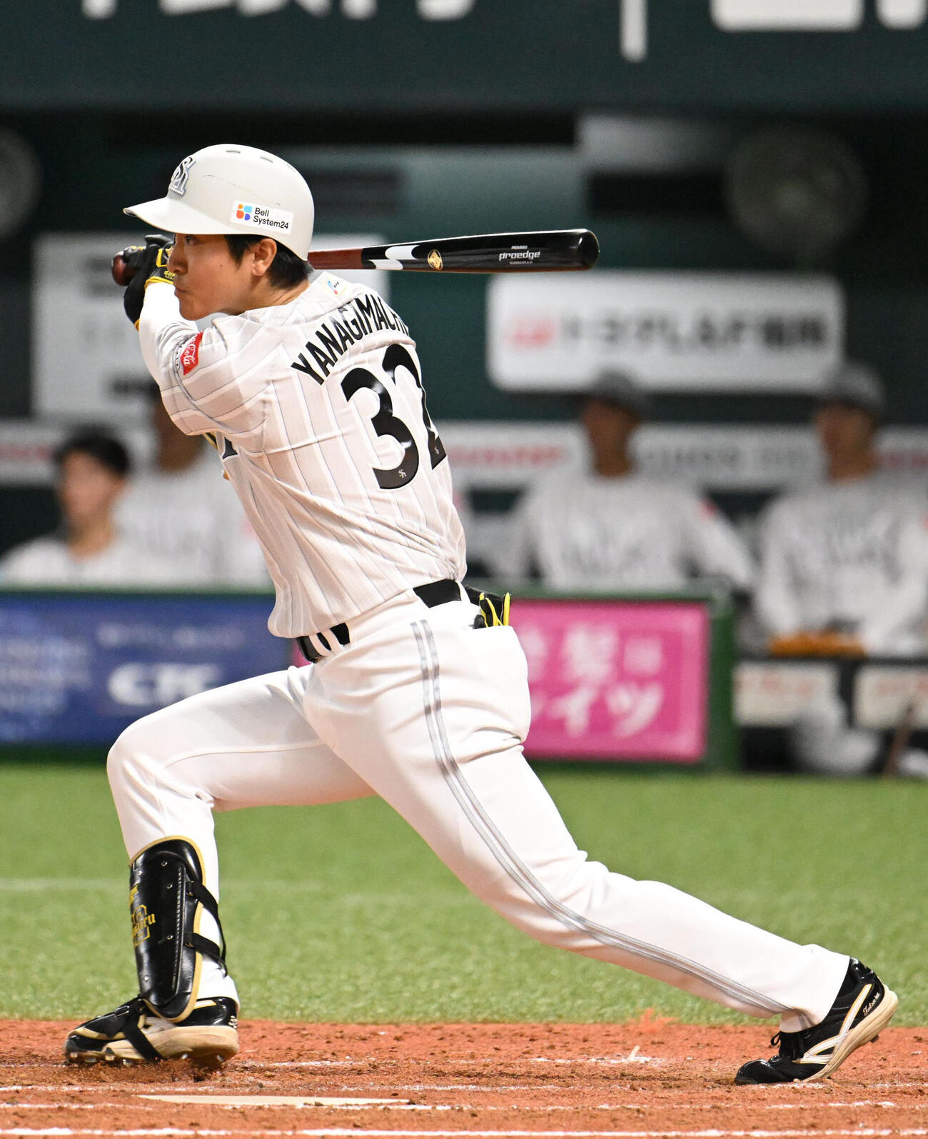 ソフトバンク対西武　3回裏ソフトバンク1死一、二塁、柳町達は2点適時打を放つ（撮影・林敢治）