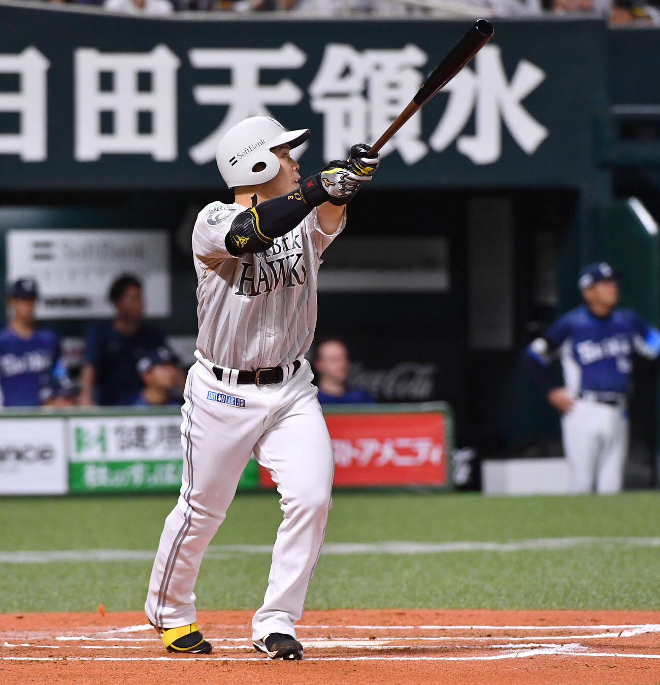 ソフトバンク対西武　6回裏ソフトバンク1死、近藤健介は左中間へ本塁打を放つ（撮影・岩下翔太）