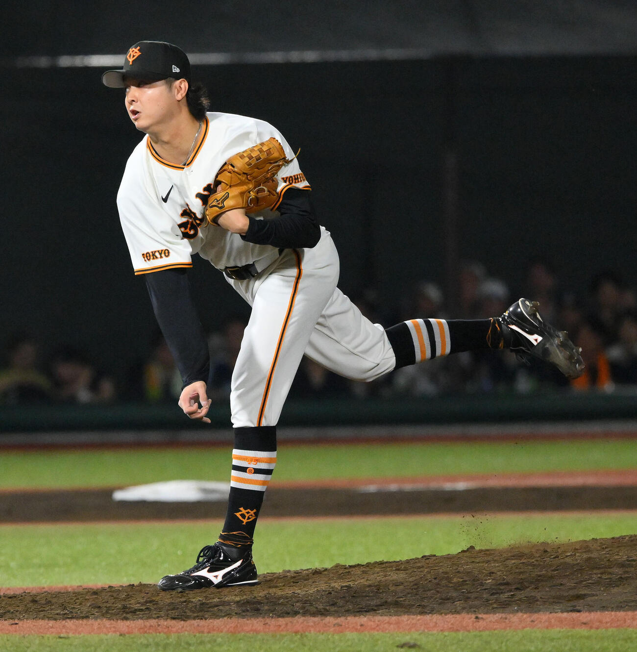 巨人対ヤクルト　8回、5番手で登板した巨人田中瑛斗（撮影・滝沢徹郎）