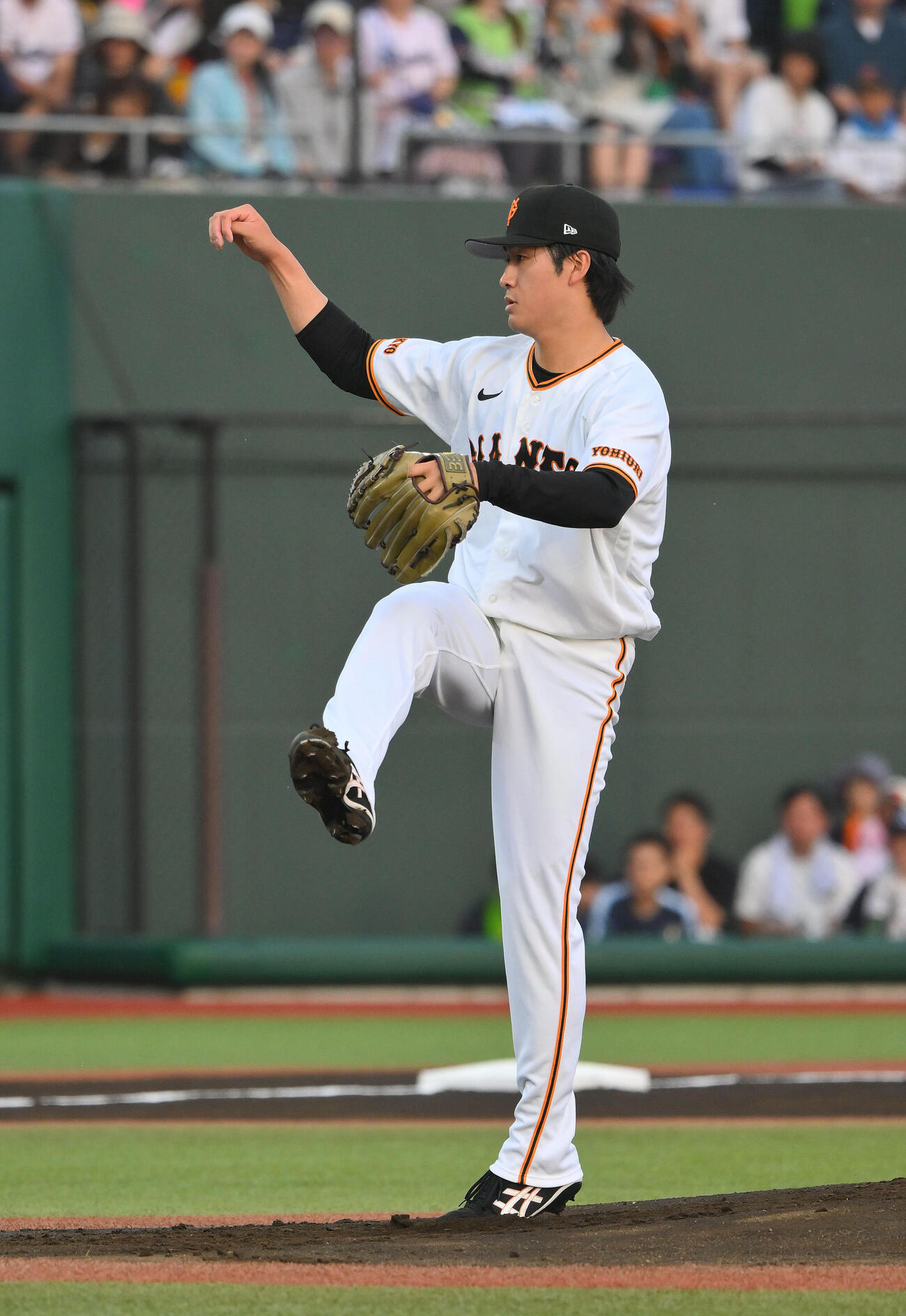 巨人対ヤクルト　巨人先発の西舘勇陽（撮影・滝沢徹郎）