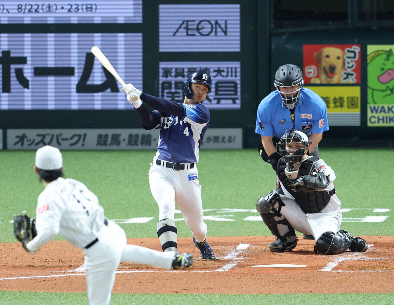 ソフトバンク対西武　2回表西武1死、石井一成は左中間に先制本塁打を放つ（撮影・梅根麻紀）