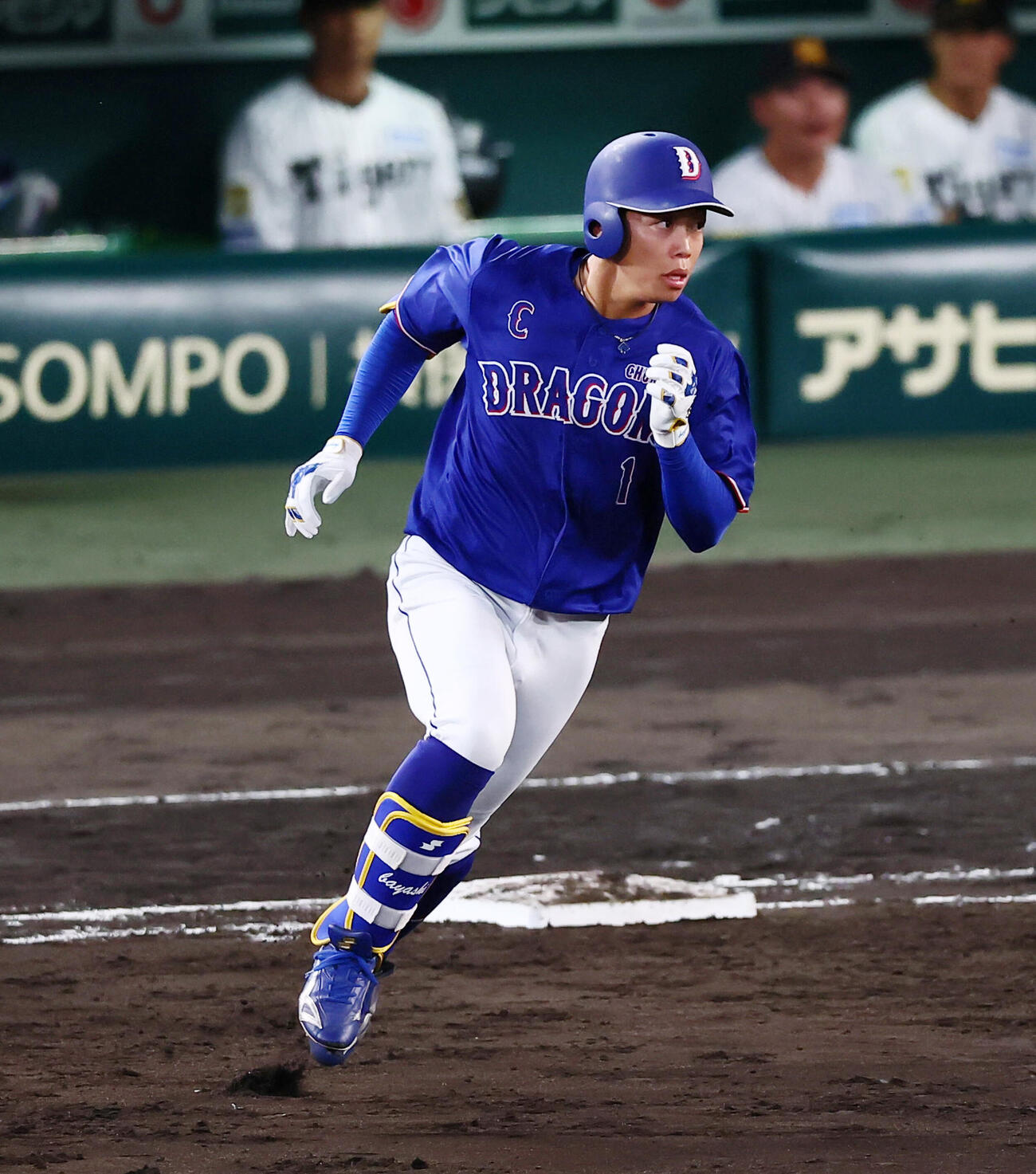 阪神対中日　5回表中日1死一、二塁、岡林勇希は右線に適時二塁打を放つ（撮影・加藤哉）