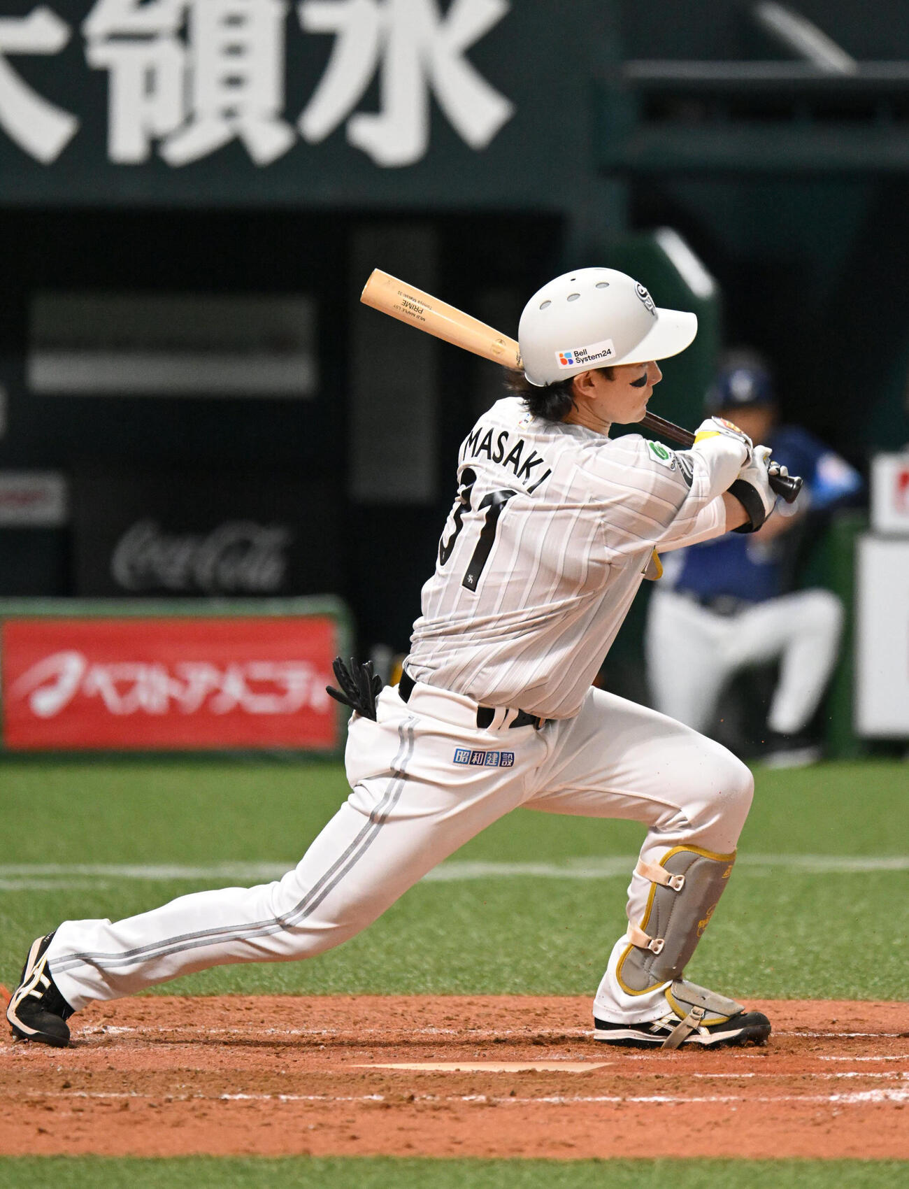 ソフトバンク対西武　5回裏ソフトバンク1死満塁、正木智也は逆転2点適時打を放つ（撮影・林敢治）