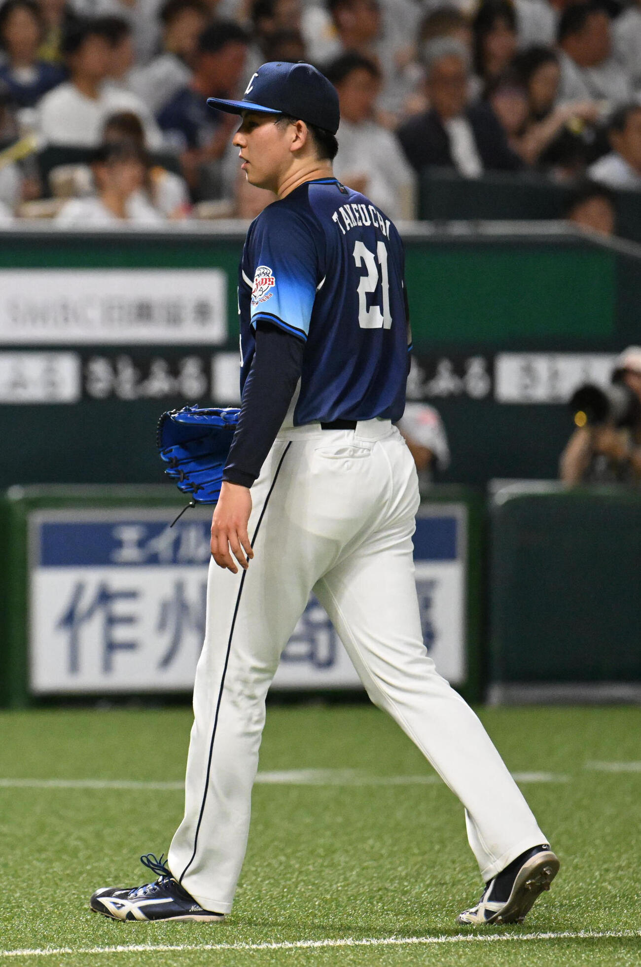 ソフトバンク対西武　5回裏終了後、逆転を許し厳しい表情でベンチに戻る武内夏暉（撮影・林敢治）