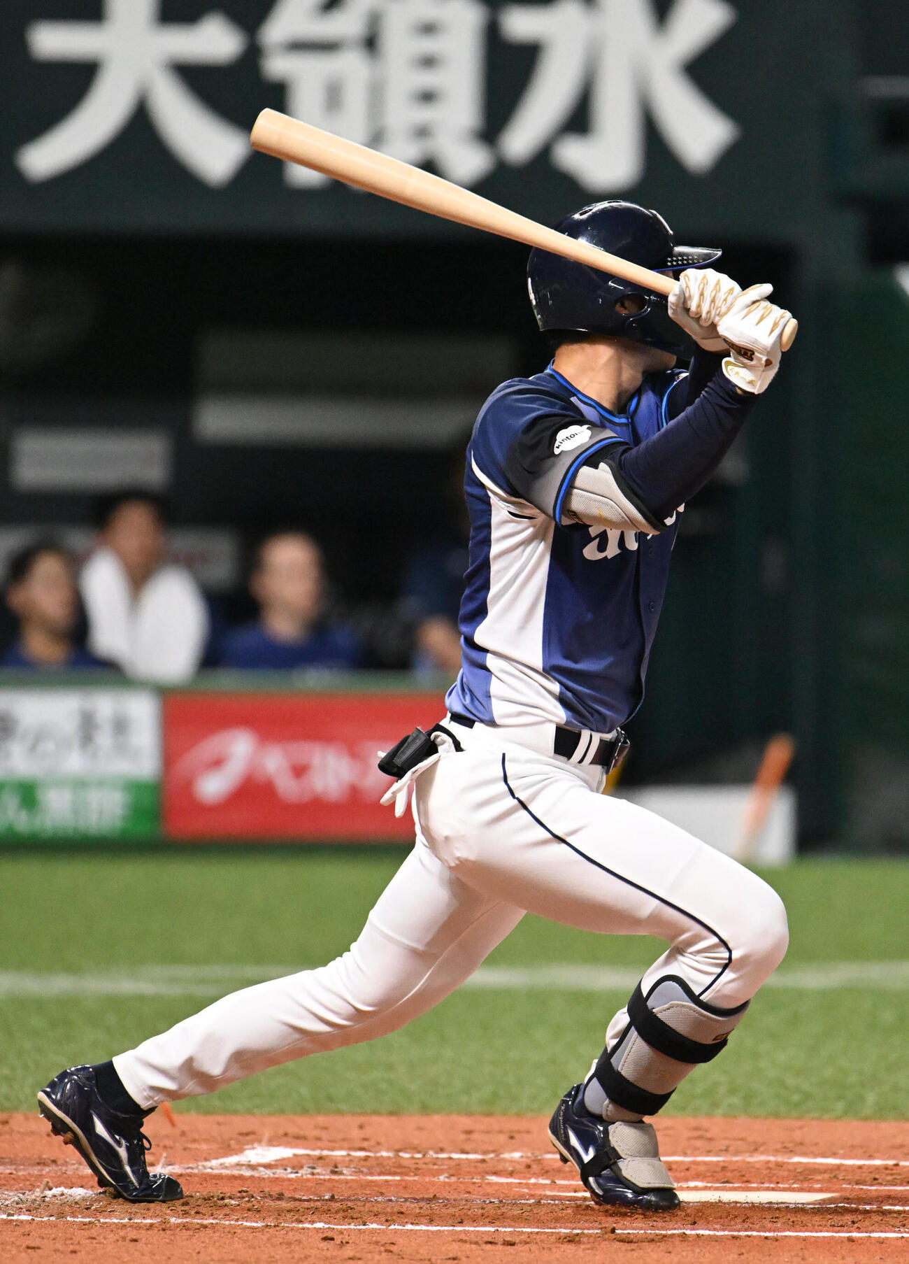 ソフトバンク対西武　2回表西武1死、石井一成は先制本塁打を放つ（撮影・林敢治）