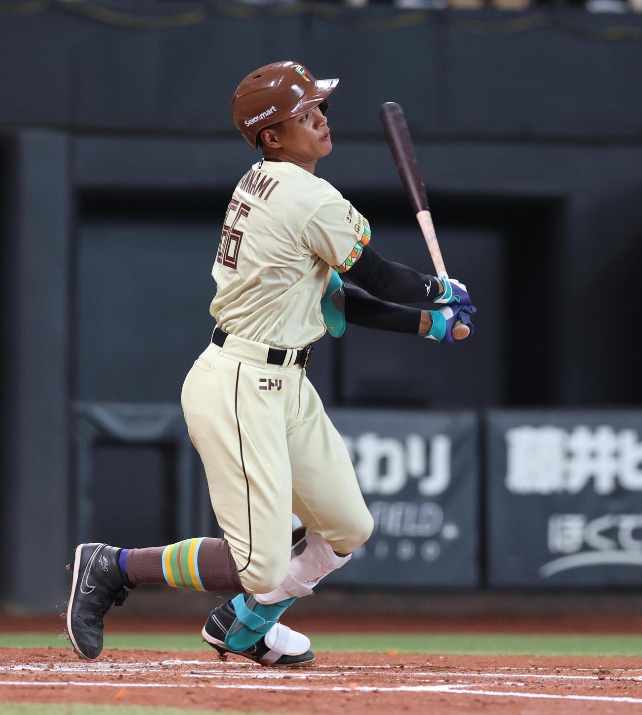 日本ハム対オリックス　1回裏日本ハム無死、4者連続となる本塁打を放つ万波中正（撮影・黒川智章）