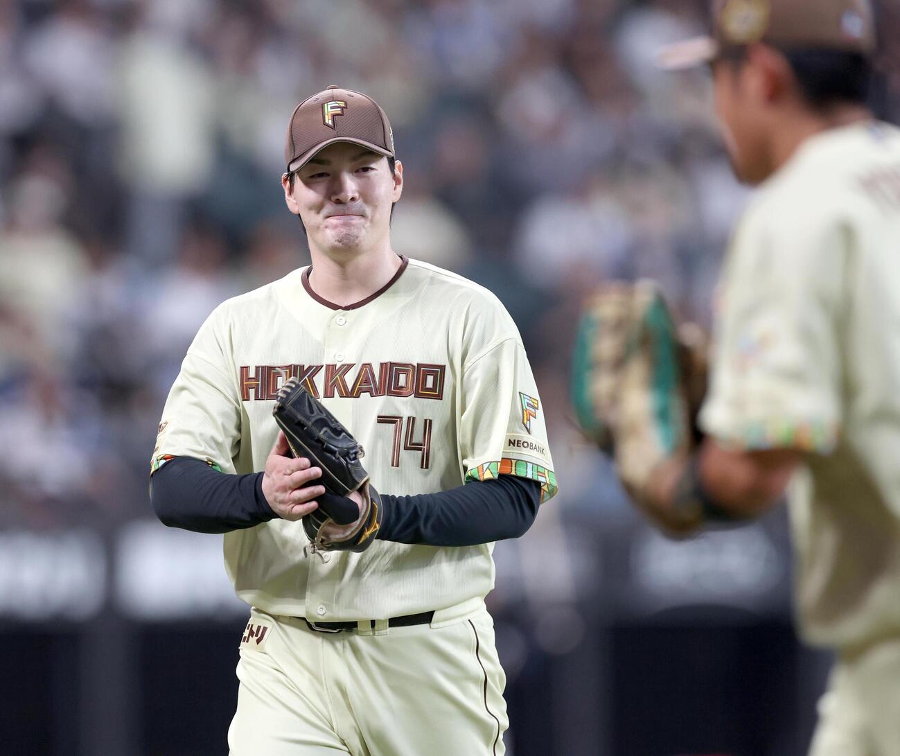 日本ハム対オリックス　2回表、無失点に抑え笑顔の有原航平（撮影・黒川智章）