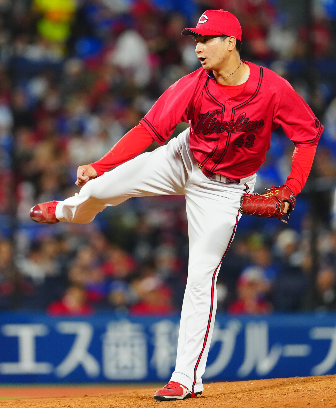 DeNA対広島　8回裏、広島3番手で登板し力投する島内颯太郎（撮影・垰建太）