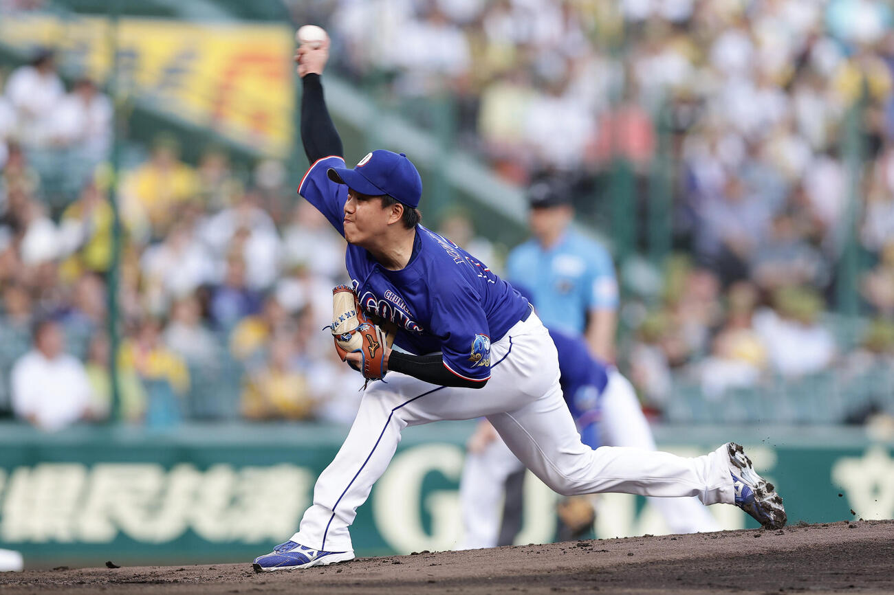 阪神対中日　力投する中日先発の柳裕也（撮影・前田充）