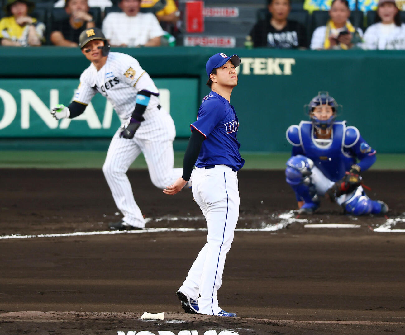 阪神対中日　1回裏阪神2死、柳裕也は森下翔太に左中間越えソロ本塁打を被弾（撮影・加藤哉）