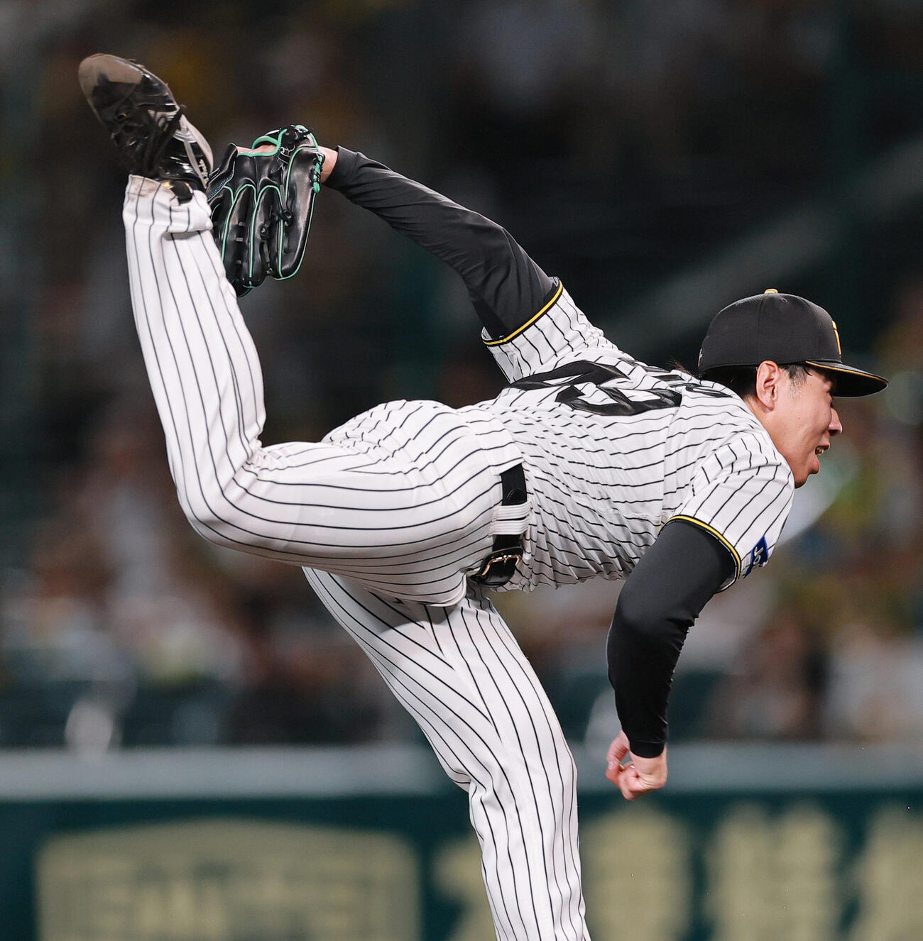 阪神対中日　10回表中日2死二塁、工藤泰成は石川昂弥を見逃し三振に仕留める（撮影・上山淳一）