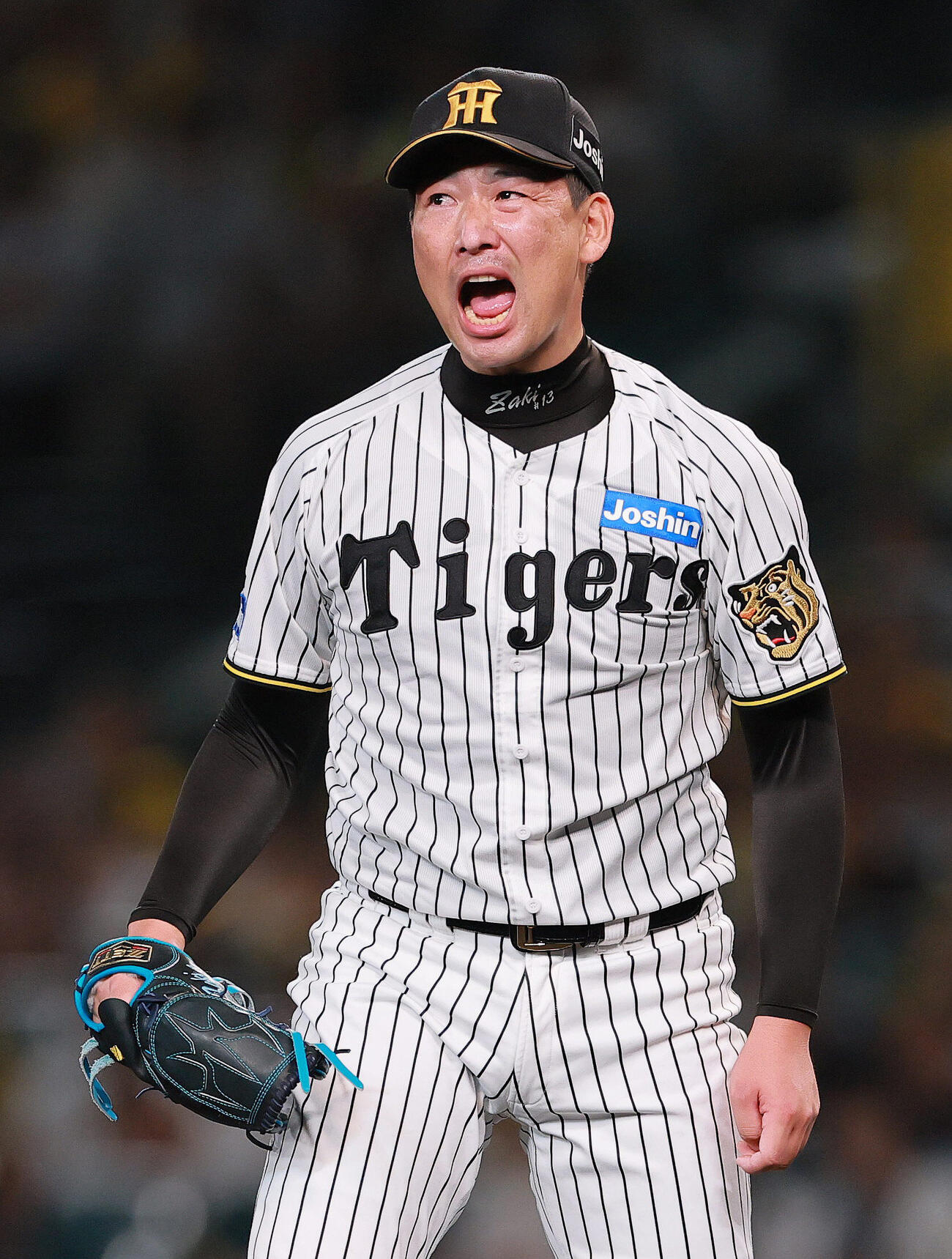 阪神対中日　9回表中日2死二塁、岩崎優は村松開人から見逃し三振を奪い雄たけびを上げる（撮影・上山淳一）