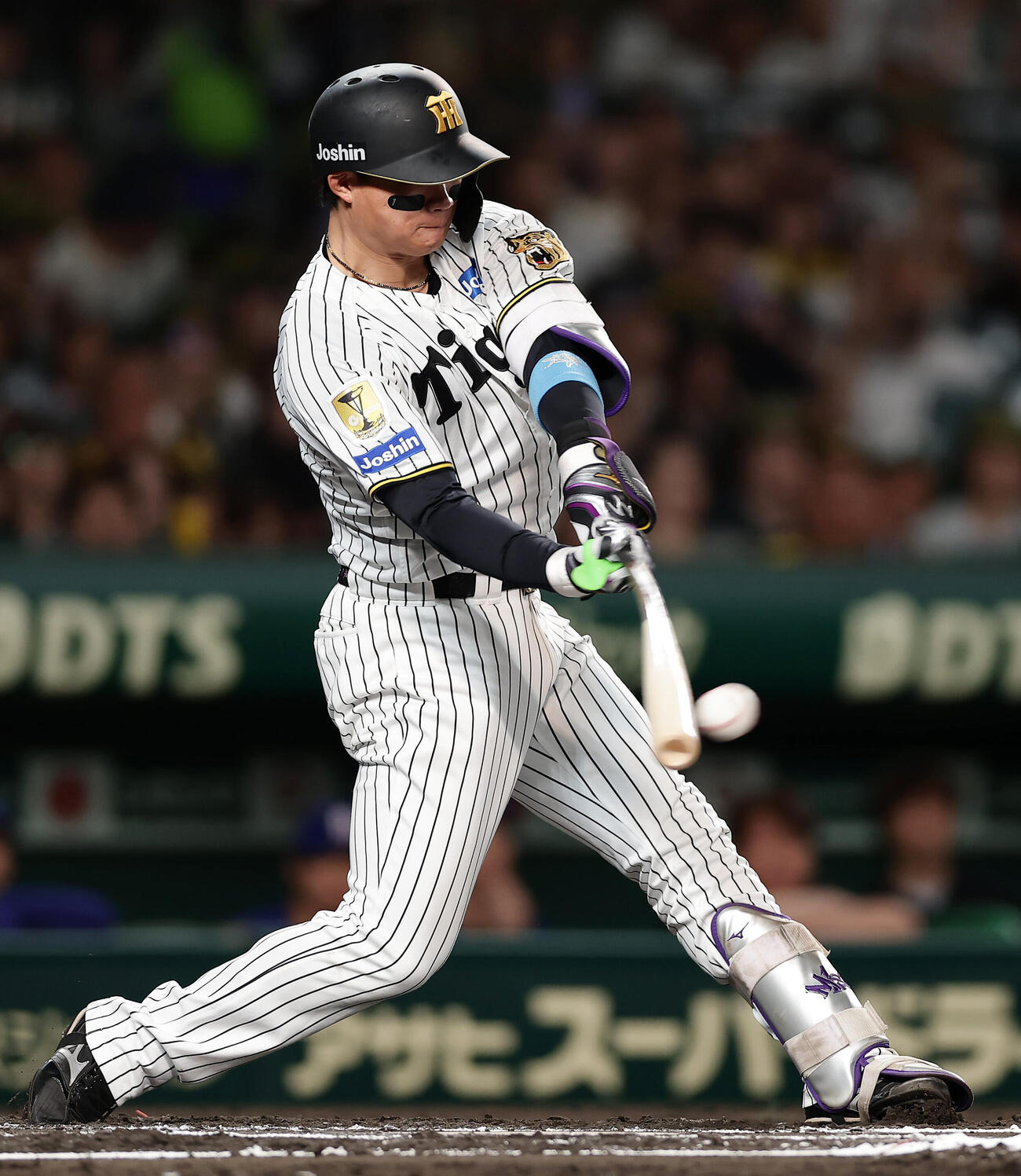 阪神対中日　6回裏阪神1死一塁、中前打を放つ森下翔太（撮影・前田充）