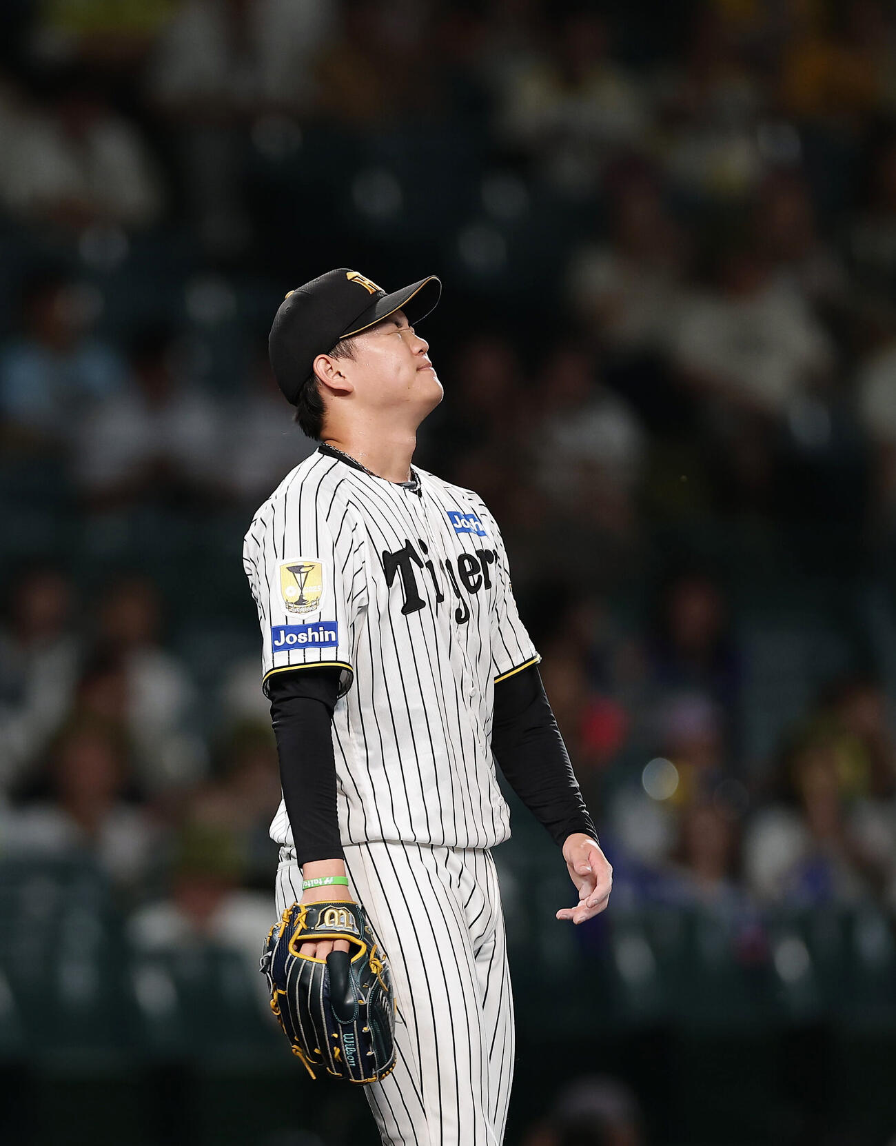 阪神対中日　11回表中日2死一、三塁、代打阿部寿樹の適時打で勝ち越しを許した及川雅貴（撮影・前田充）