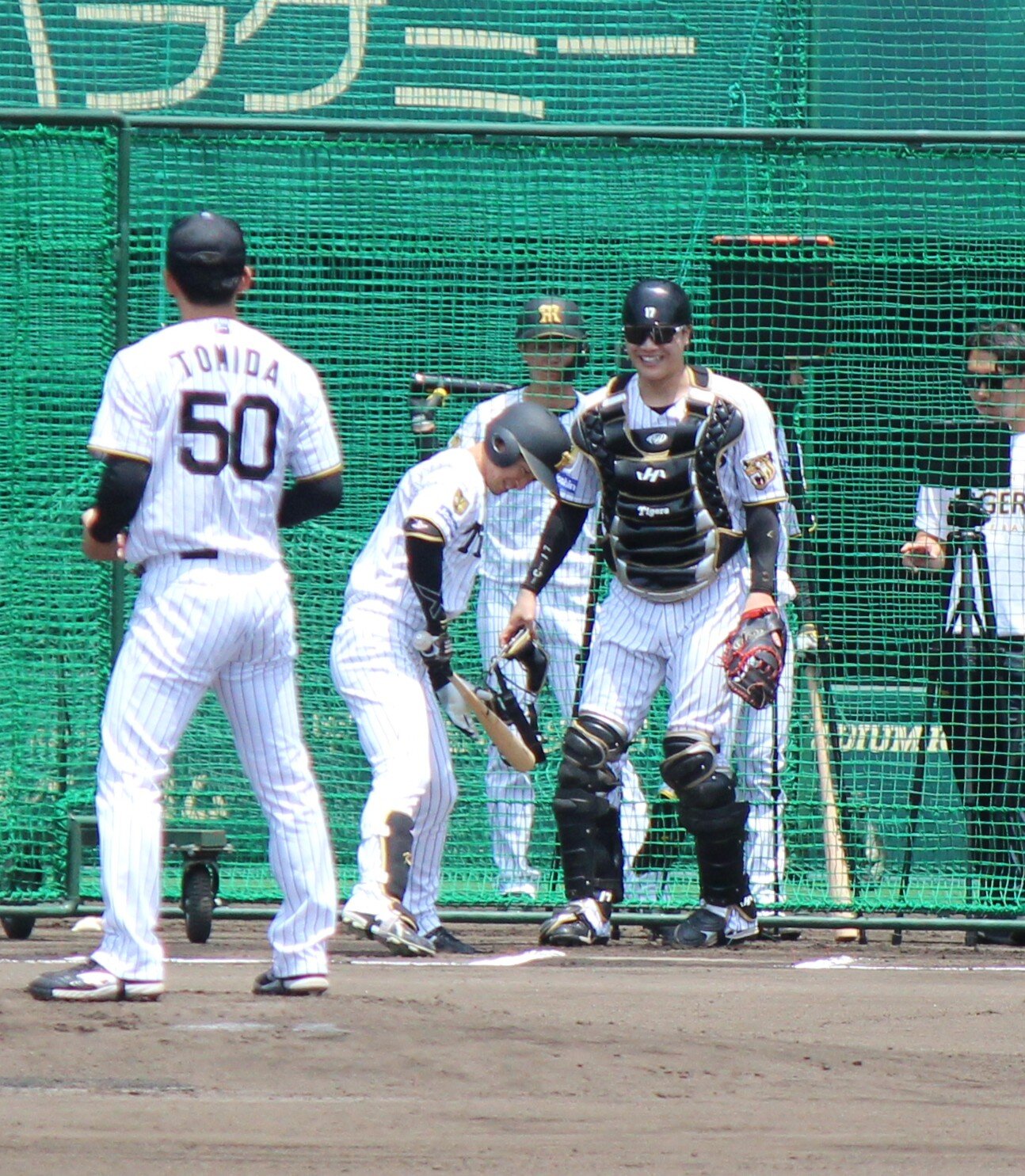 シート打撃をする阪神伏見（撮影・柏原誠）