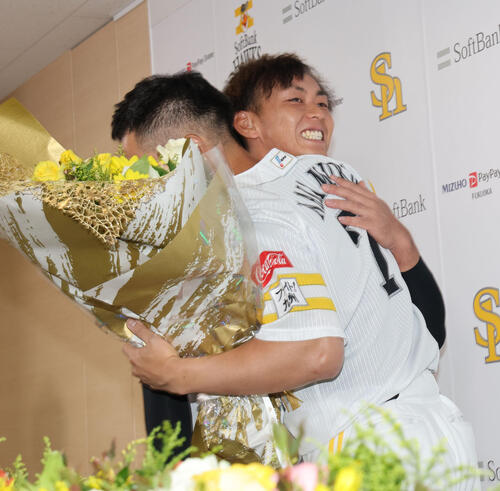 ソフトバンク】中村晃が支えてくれた家族へ感謝「ここ数年は常に３人で戦ってきた」 - プロ野球写真ニュース : 日刊スポーツ
