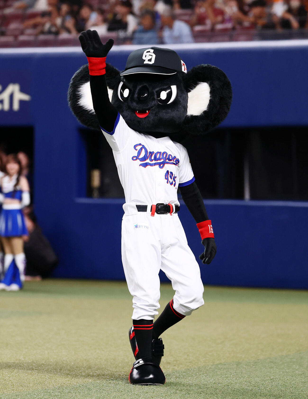 中日対巨人　中日の新キヤラクター「ブラックドアラ」が登場　（撮影・加藤哉）