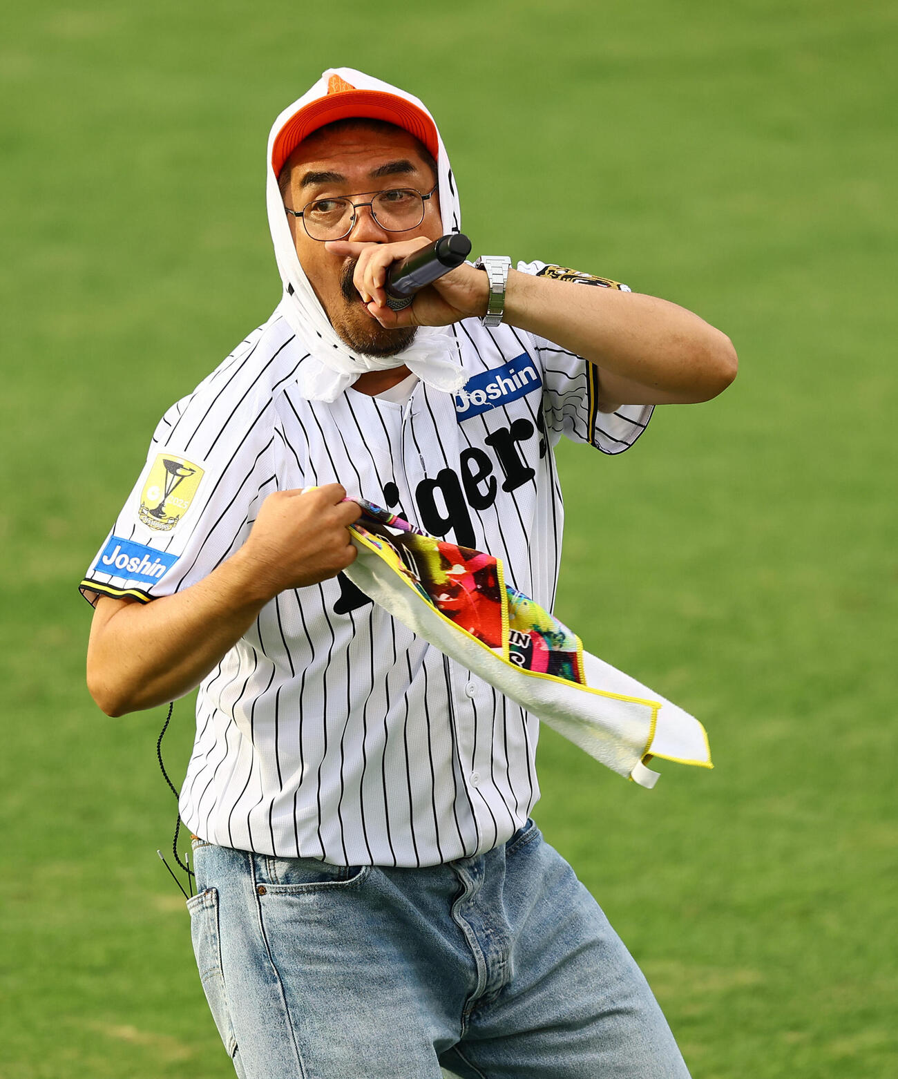 阪神対広島　甲子園球場でライブを行うnobodyknows+のノリ・ダ・ファンキーシビレサス（撮影・上田博志）