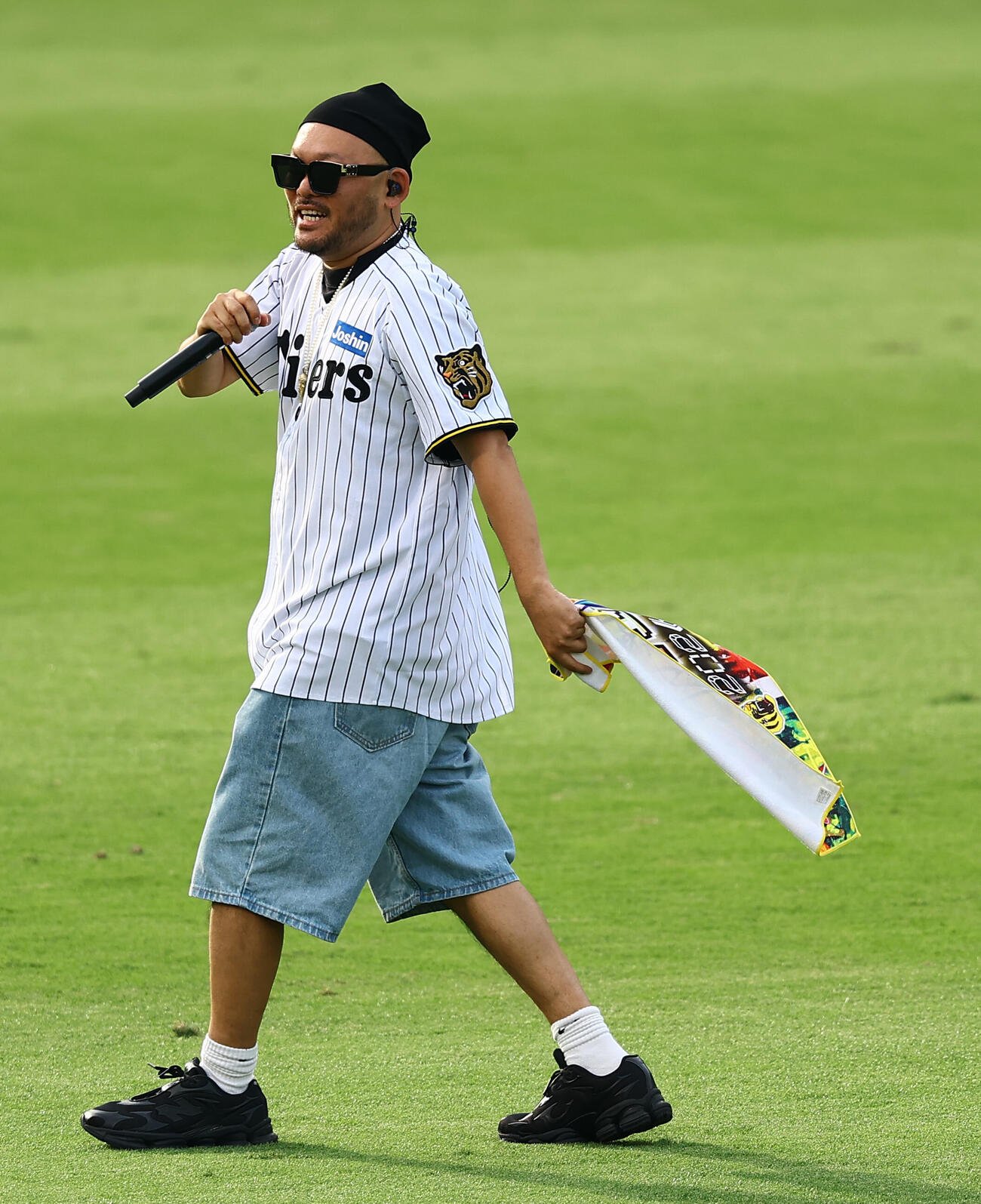 阪神対広島　甲子園球場でライブを行うnobodyknows+のヤス一番？（撮影・上田博志）
