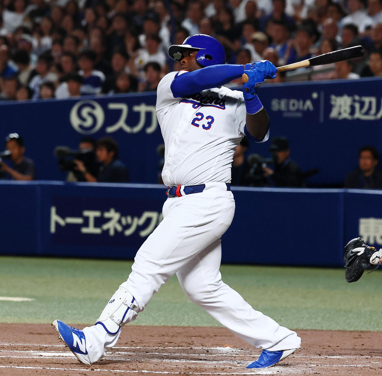 中日対巨人　6回裏中日2死二塁、ミゲル・サノーは中前適時打を放ち先制（撮影・加藤哉）