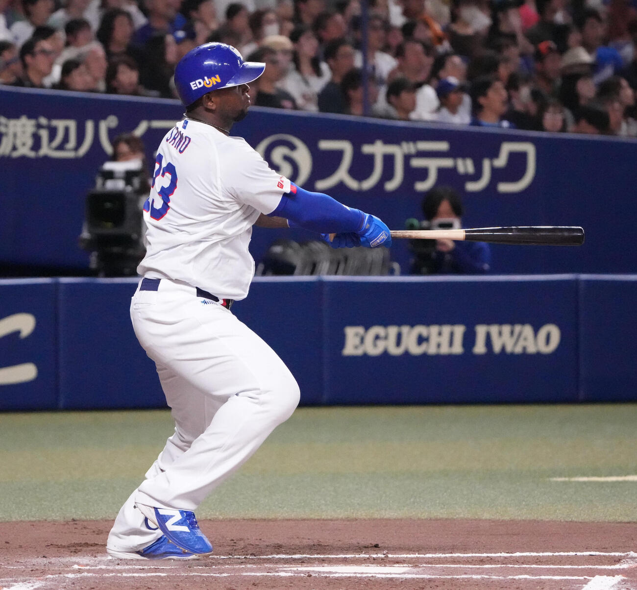 中日対巨人　6回裏中日2死二塁、適時打を放つミゲル・サノー（撮影・森本幸一）