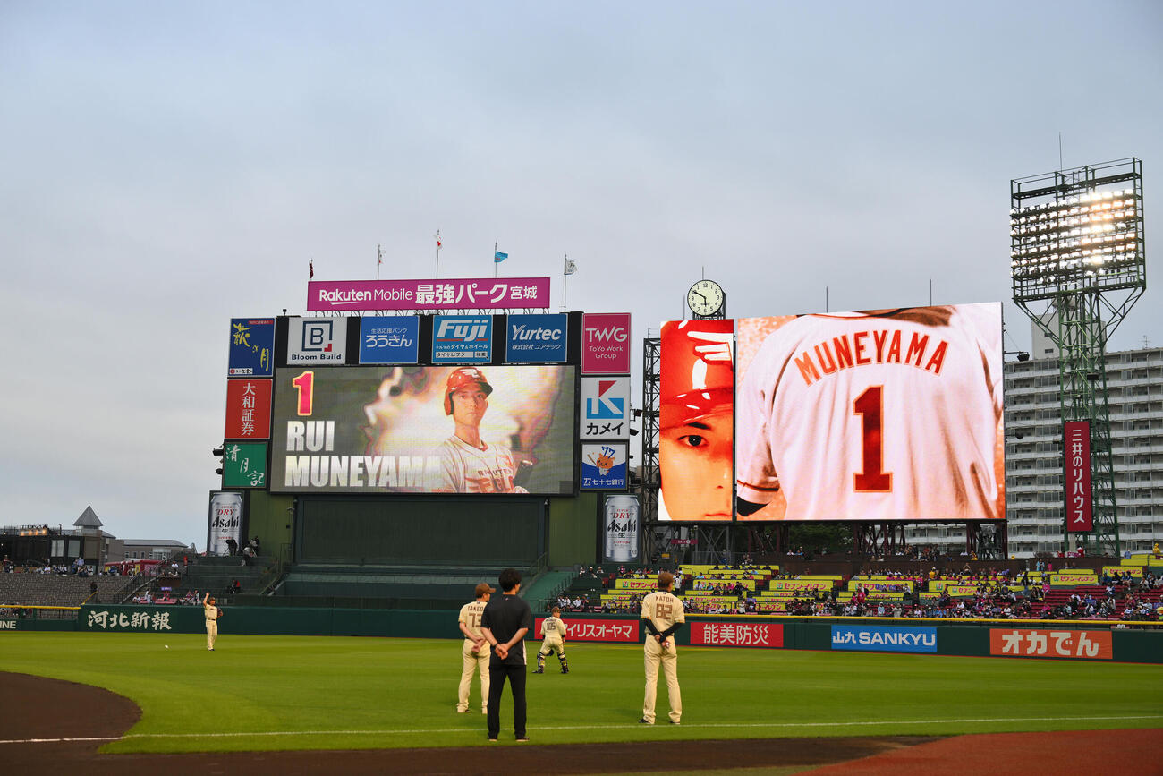 楽天対日本ハム　楽天宗山塁のスタメンの紹介がされる（撮影・滝沢徹郎）