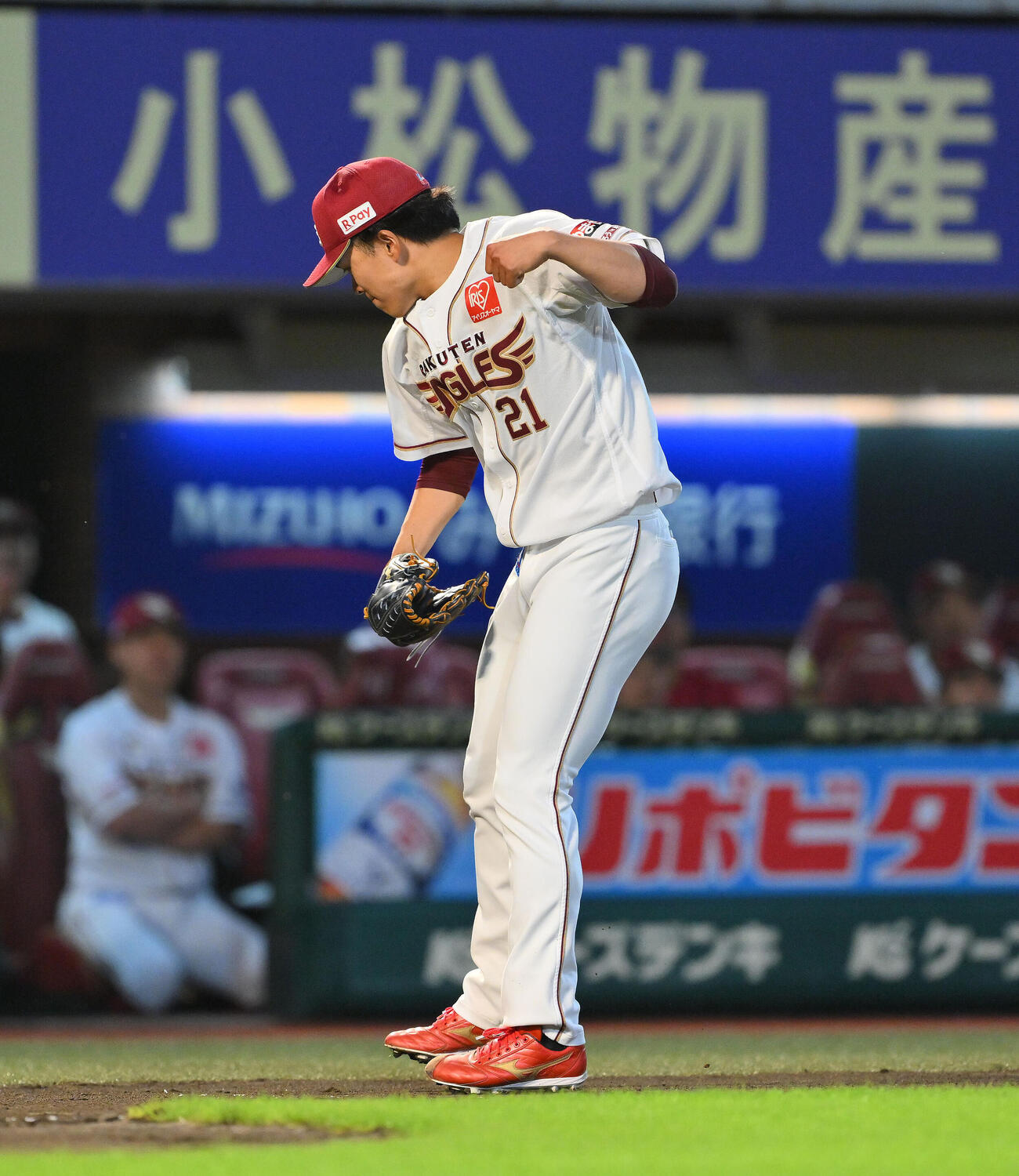 楽天対日本ハム　5回表日本ハム2死二塁、奈良間大己を三ゴロに打ち取りガッツポーズする早川隆久（撮影・滝沢徹郎）