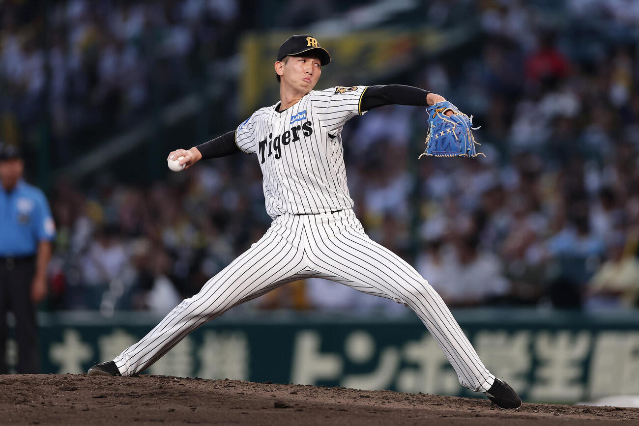 阪神対広島　4回表、阪神2番手でマウンドに上がり、プロ初登板する今朝丸裕喜（撮影・前田充）