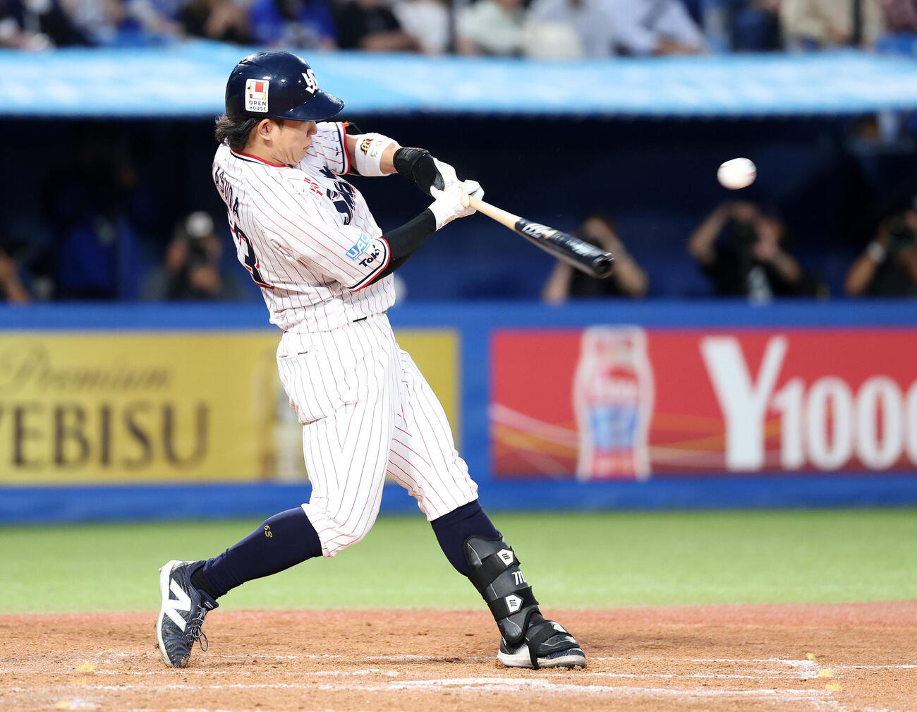 ヤクルト対DeNA 3回裏ヤクルト2死一、二塁、増田珠は適時打を放つ（撮影・鈴木正人）