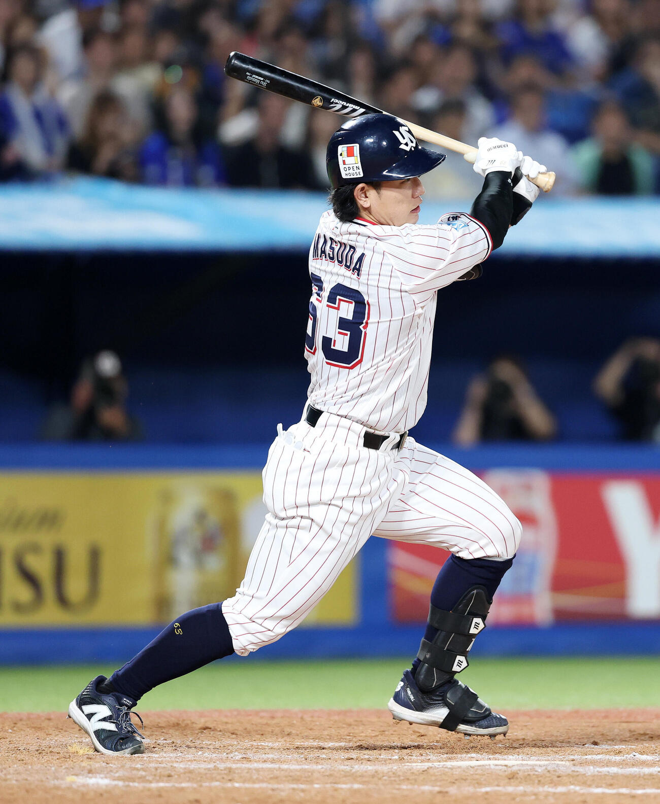 ヤクルト対DeNA 8回裏ヤクルト1死二、三塁、増田珠は適時打を放つ（撮影・鈴木正人）