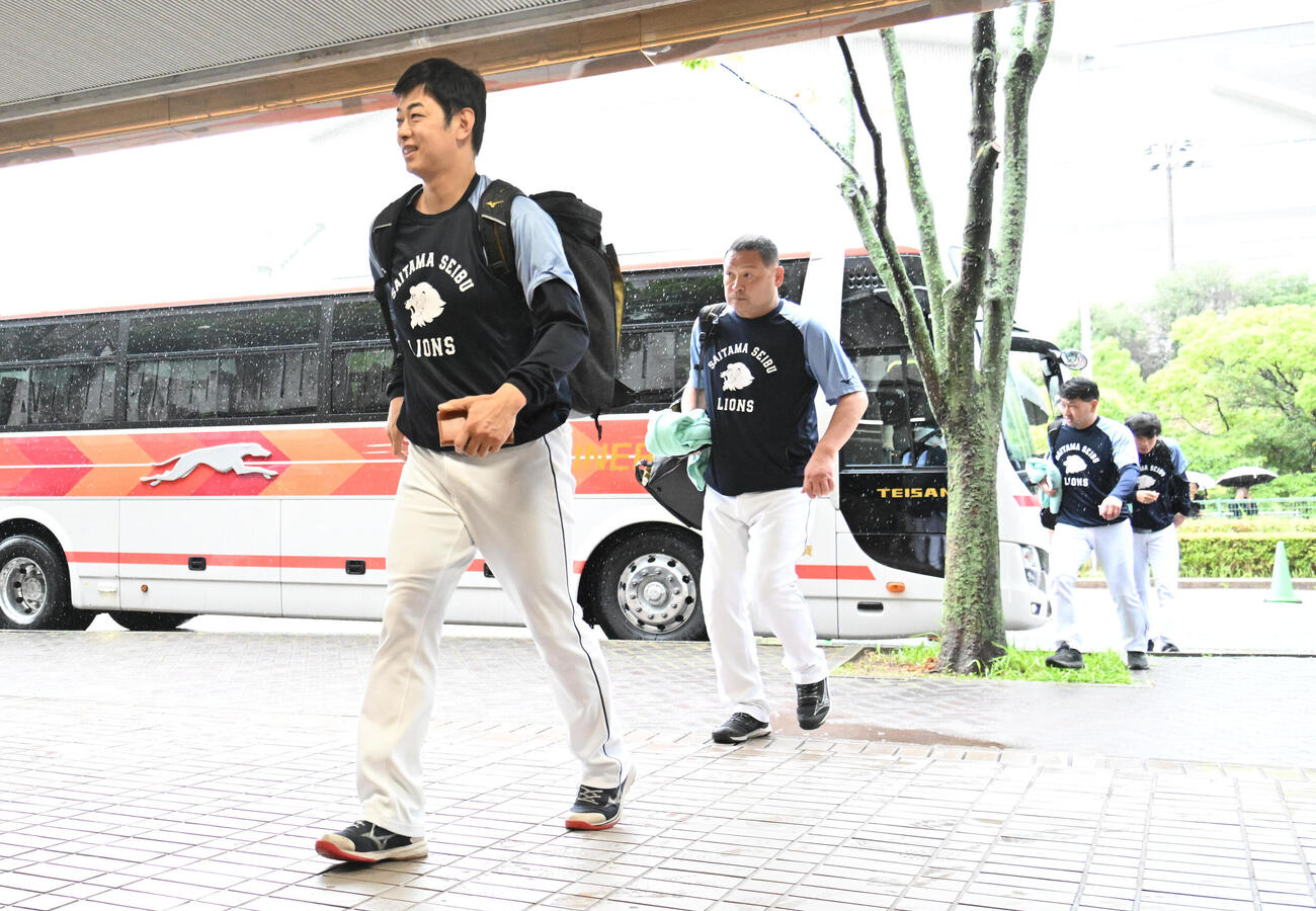 練習に訪れた西武の選手、関係者ら（撮影・石井愛子）