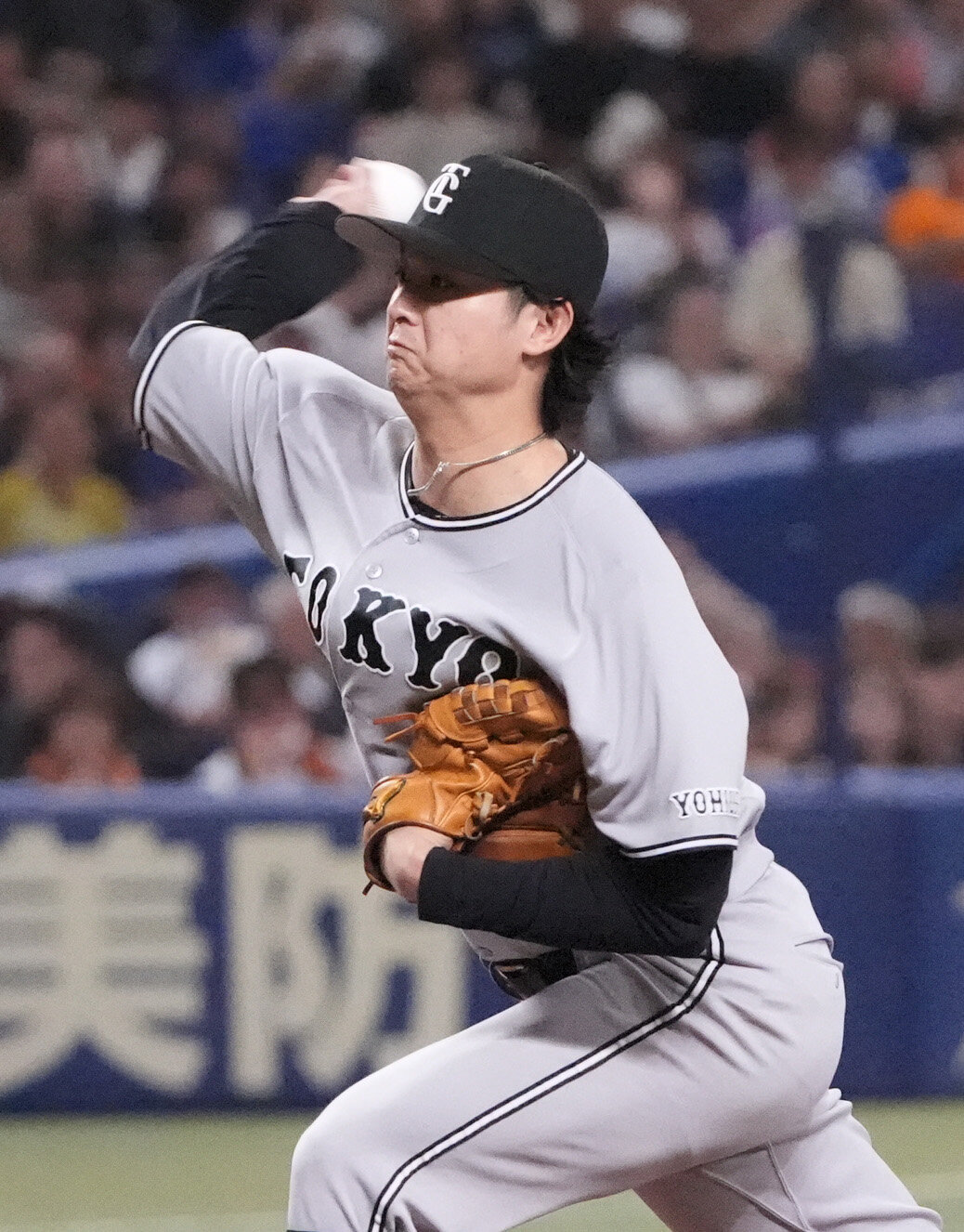 中日対巨人　8回裏、巨人3番手で登板する田中瑛斗（撮影・森本幸一）