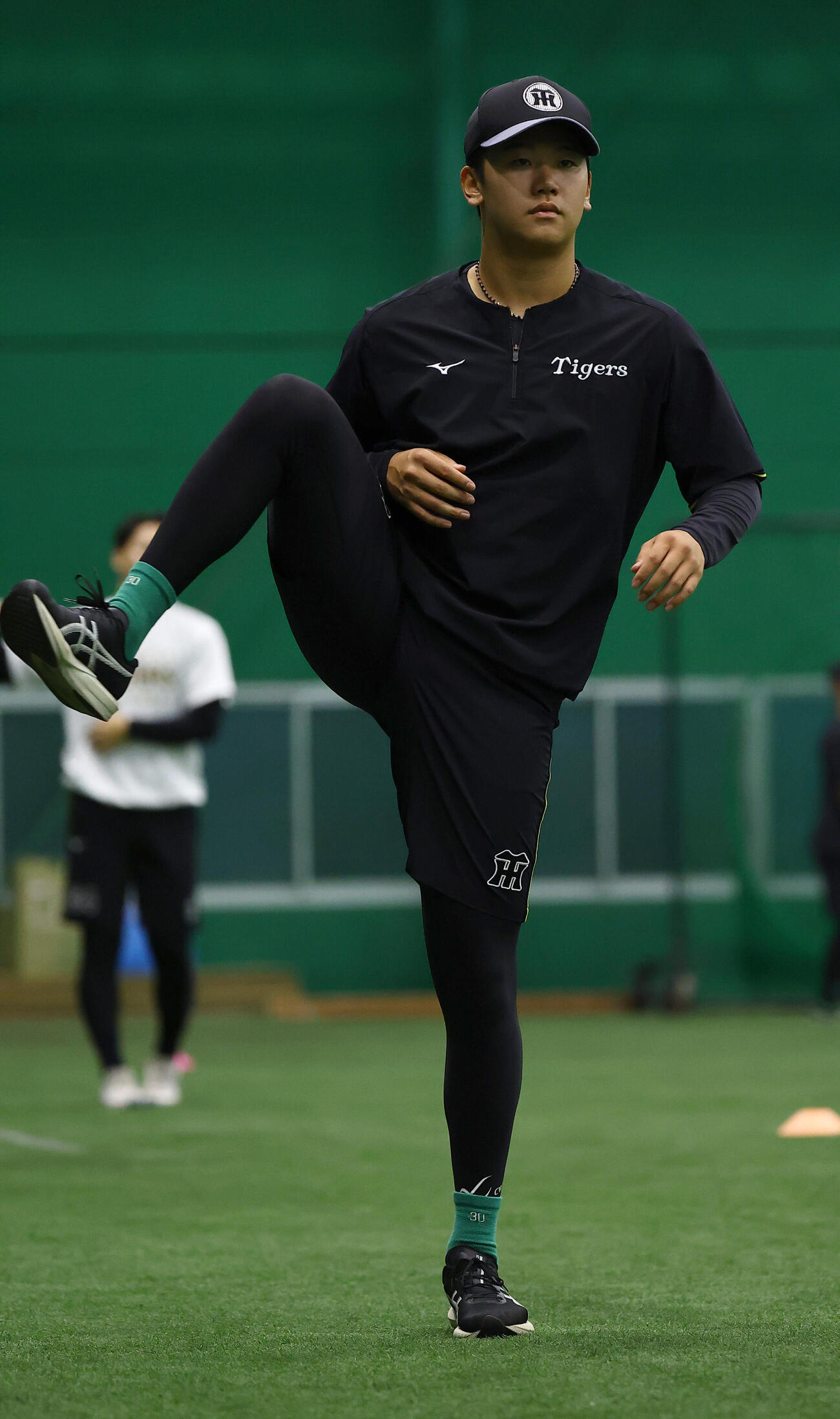 阪神対広島　ウオーミングアップする門別啓人（撮影・上田博志）
