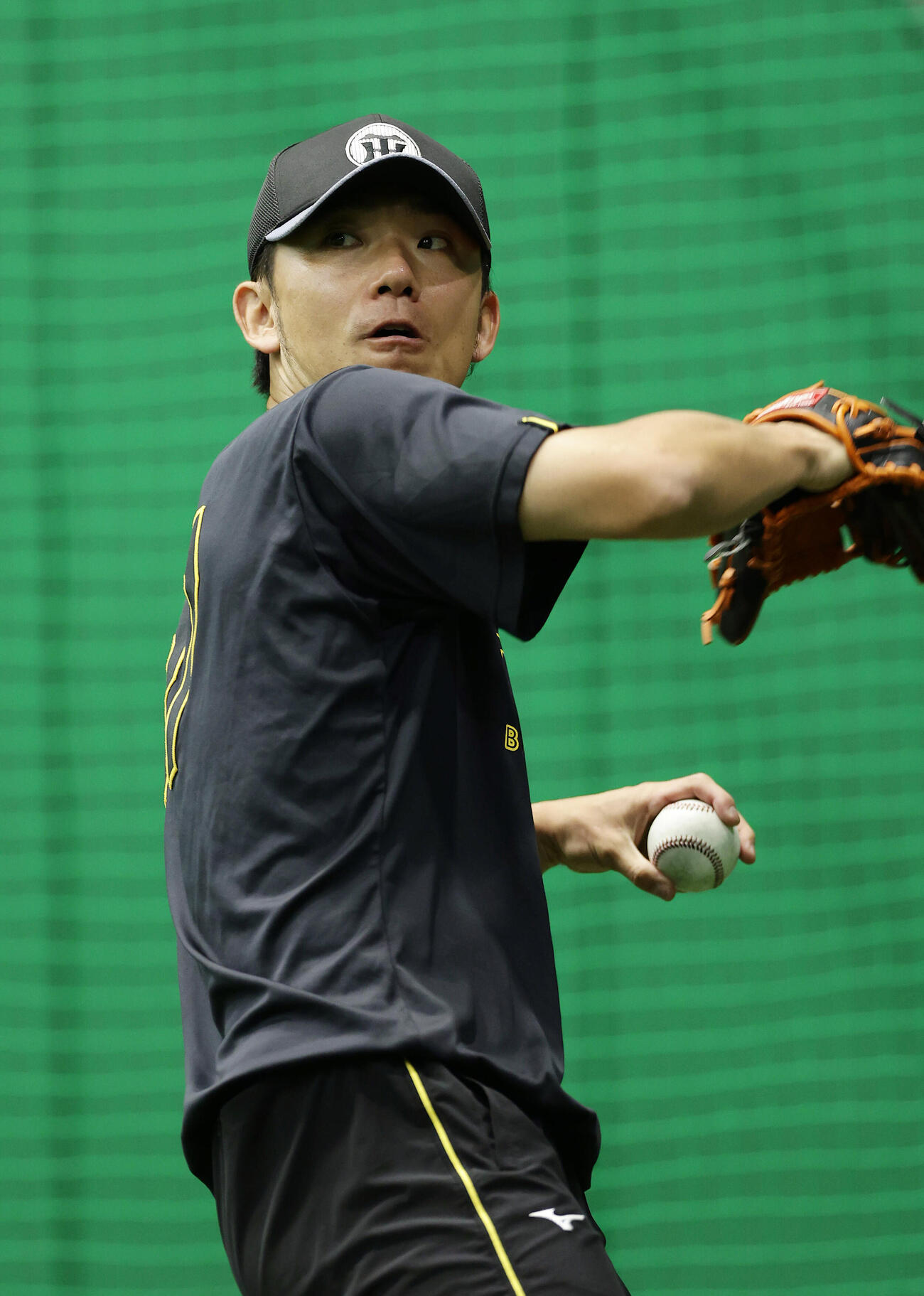 阪神対広島　キャッチボールで調整する阪神伊藤将司（撮影・前田充）