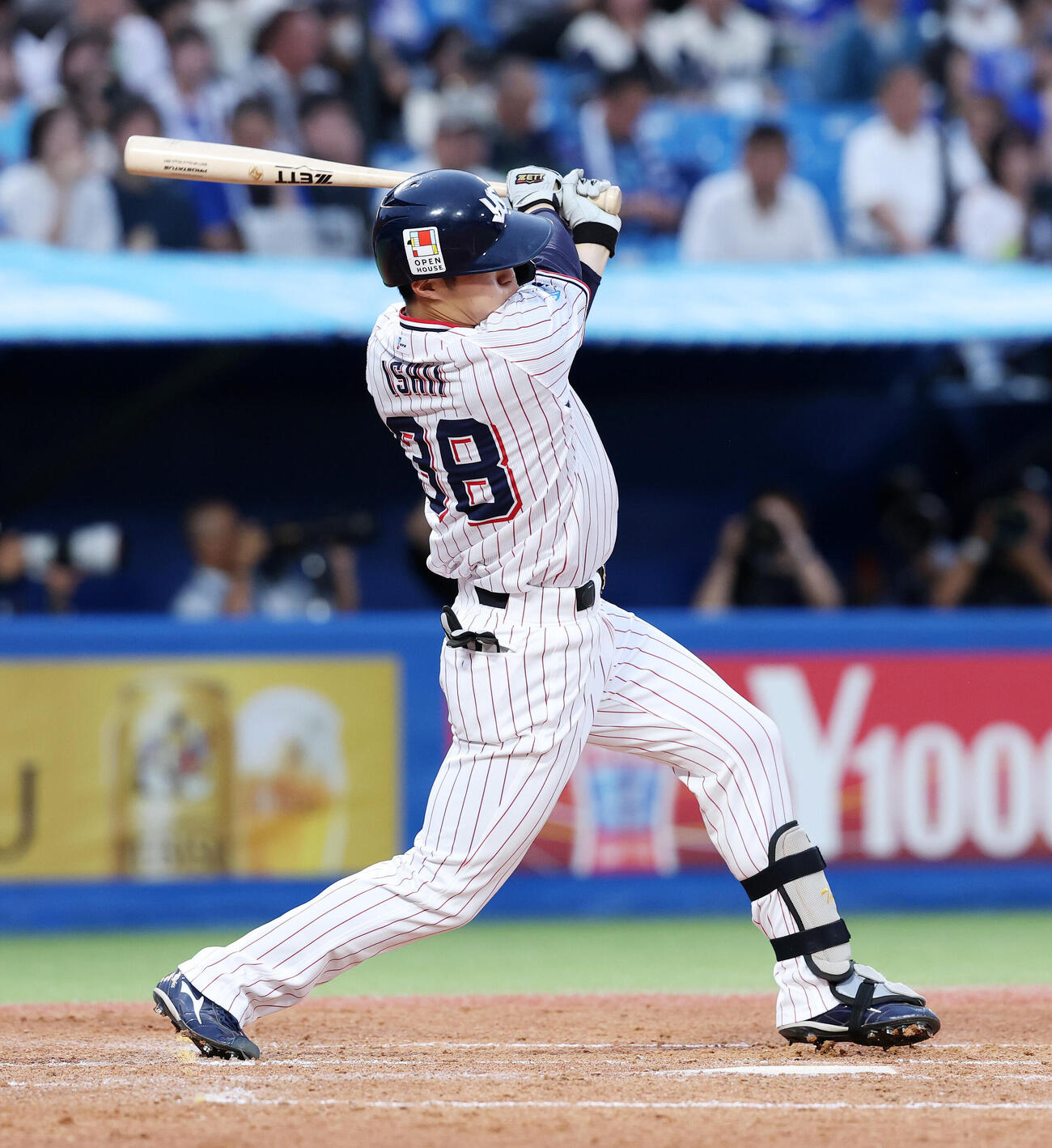 ヤクルト対DeNA 3回裏ヤクルト無死、石井巧は左越え本塁打を放つ（撮影・鈴木正人）