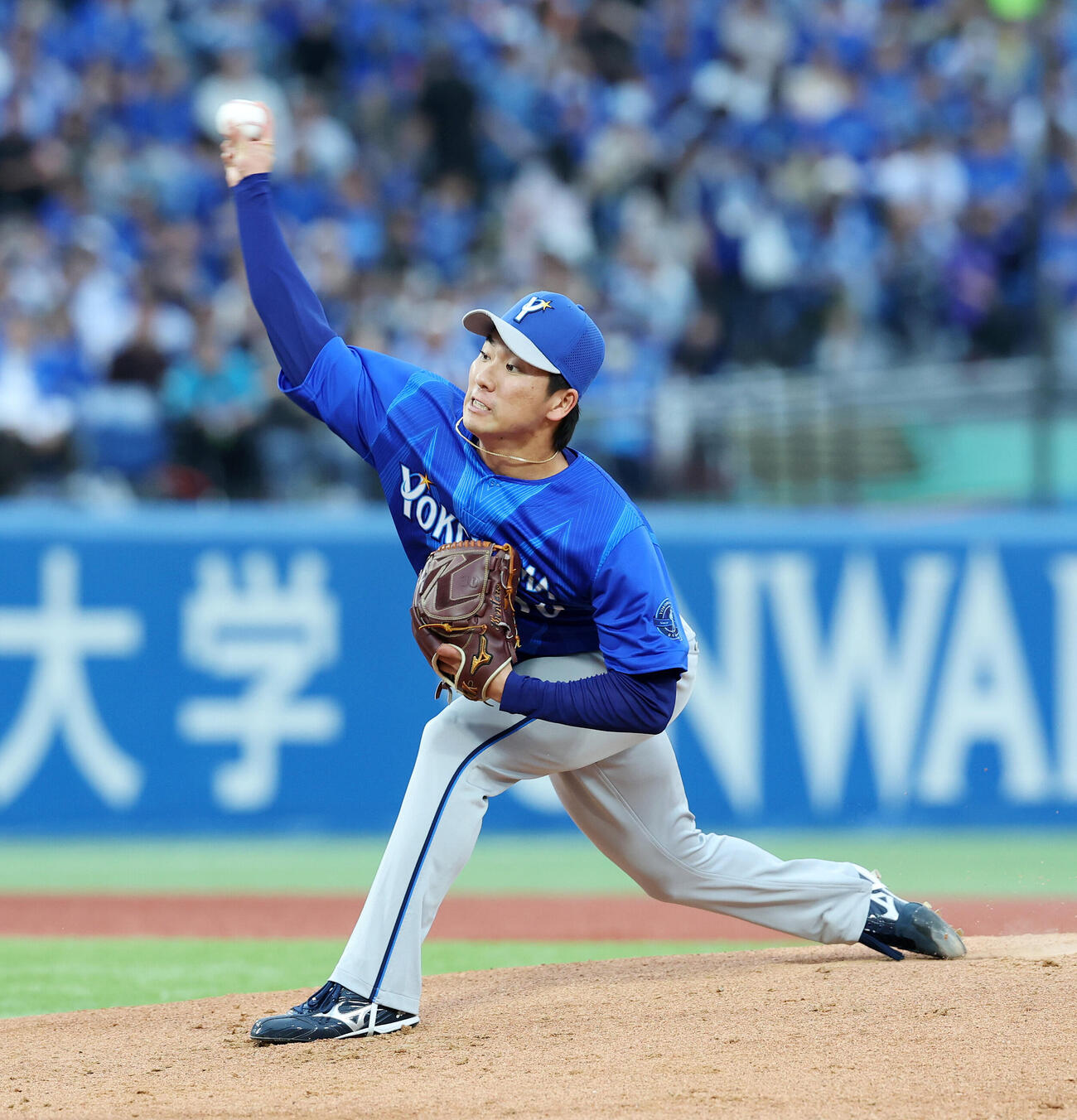 ヤクルト対DeNA　力投するDeNA先発の篠木健太郎（撮影・鈴木正人）