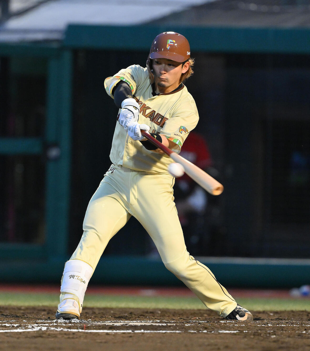楽天対日本ハム　4回表日本ハム無死、水野達稀は左前打を放つ（撮影・滝沢徹郎）