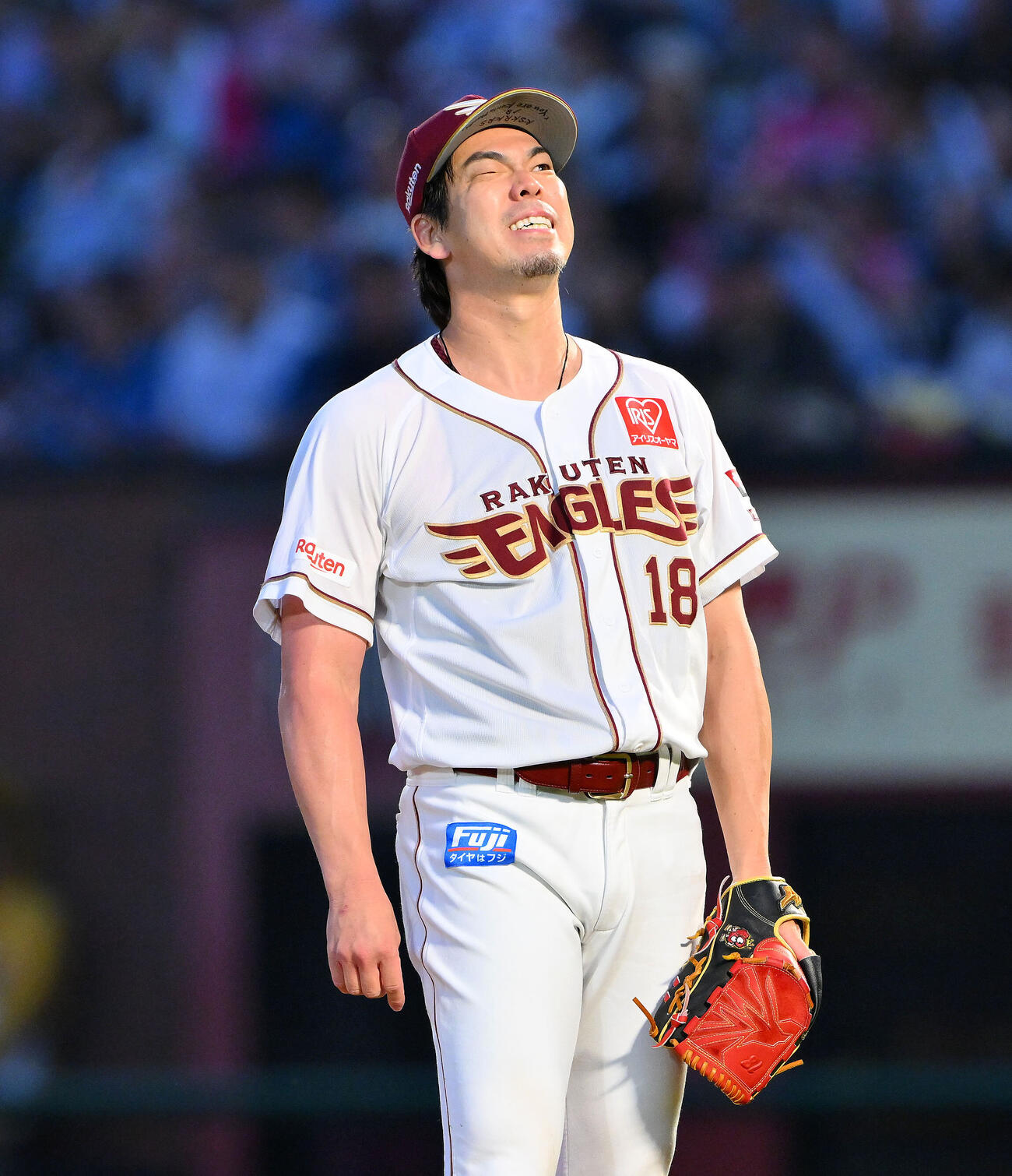 楽天対日本ハム　4回表日本ハム無死、水野達稀に左前打を許し悔しがる前田健太（撮影・滝沢徹郎）