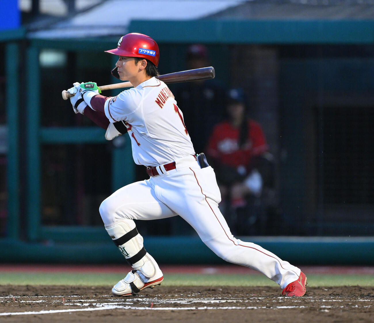 楽天対日本ハム　3回裏楽天無死一塁、宗山塁は二塁内野安打を放つ（撮影・滝沢徹郎）