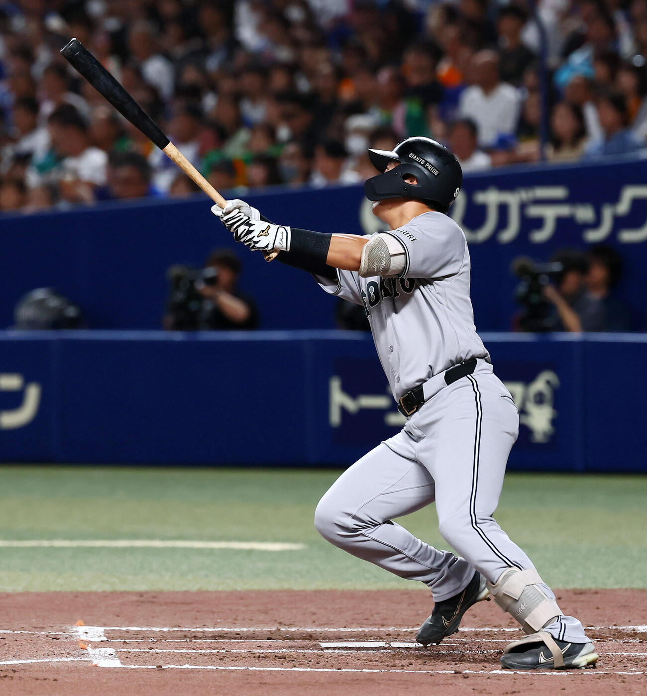 中日対巨人2回表巨人2死、笹原操希は右越えソロ本塁打を放つ（撮影・加藤哉）