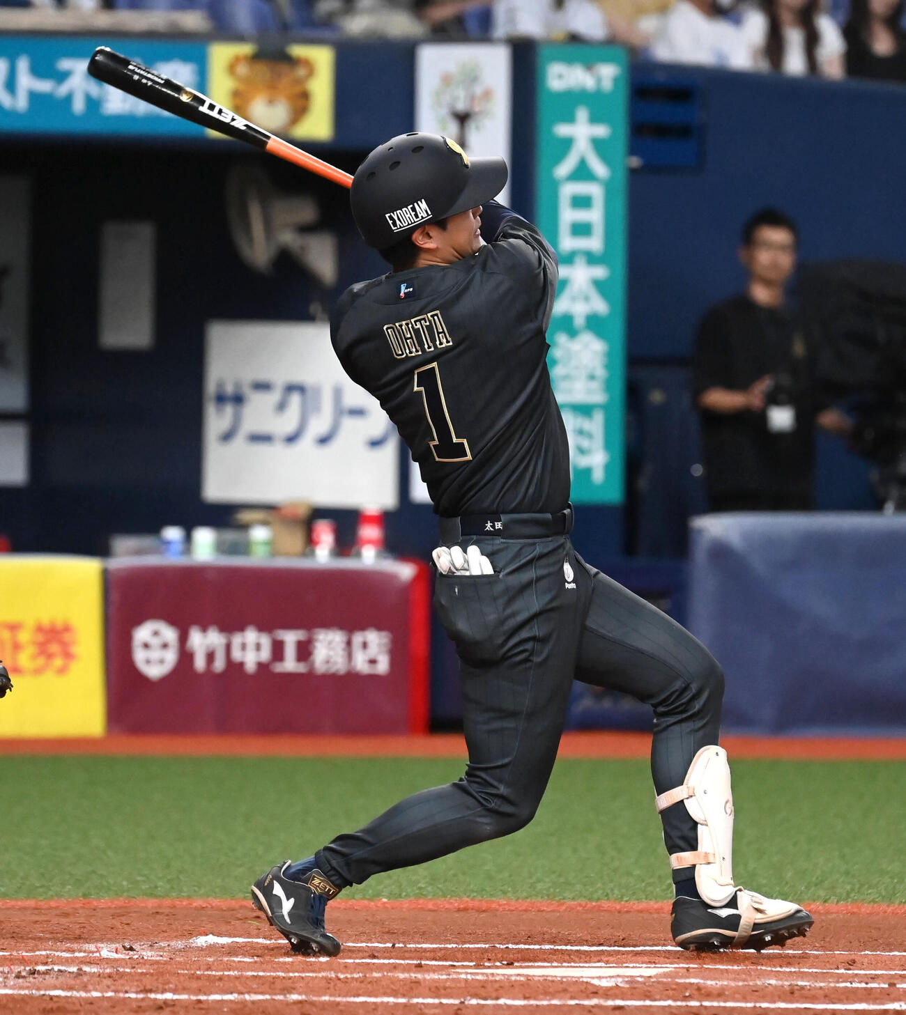 オリックス対西武　2回裏オリックス1死　太田椋は左越え本塁打を放つ（撮影・石井愛子）