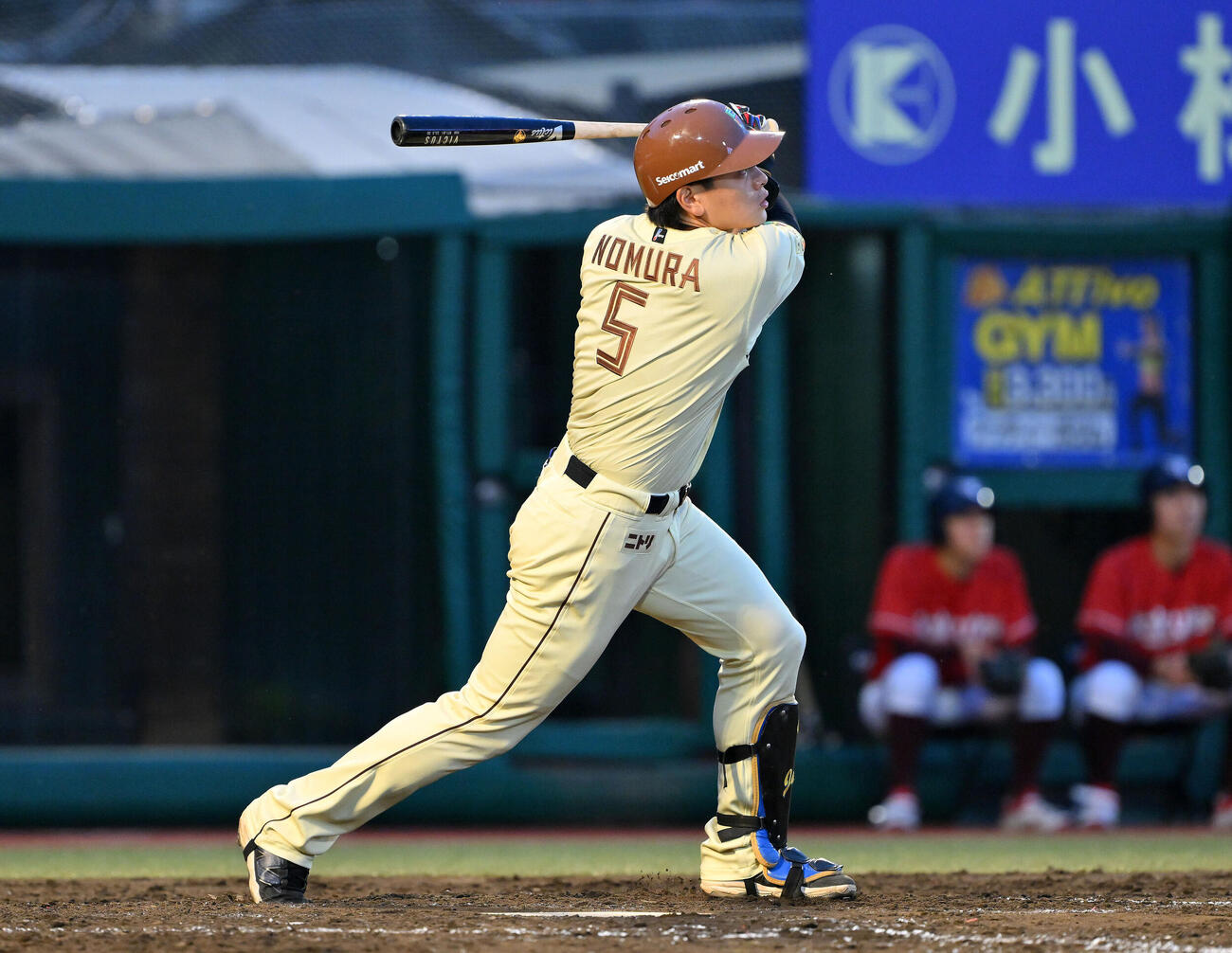 楽天対日本ハム　4回表日本ハム1死二塁、野村佑希は左越え2点本塁打を放つ（撮影・滝沢徹郎）