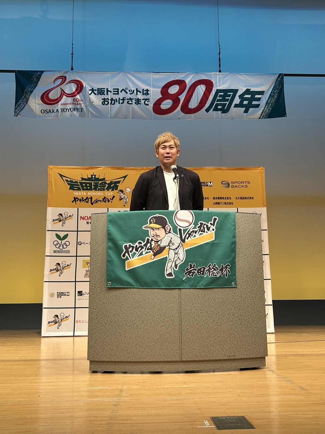 抽選会・講演会に登壇した阪神CAの岩田稔氏（日刊スポーツ評論家）
