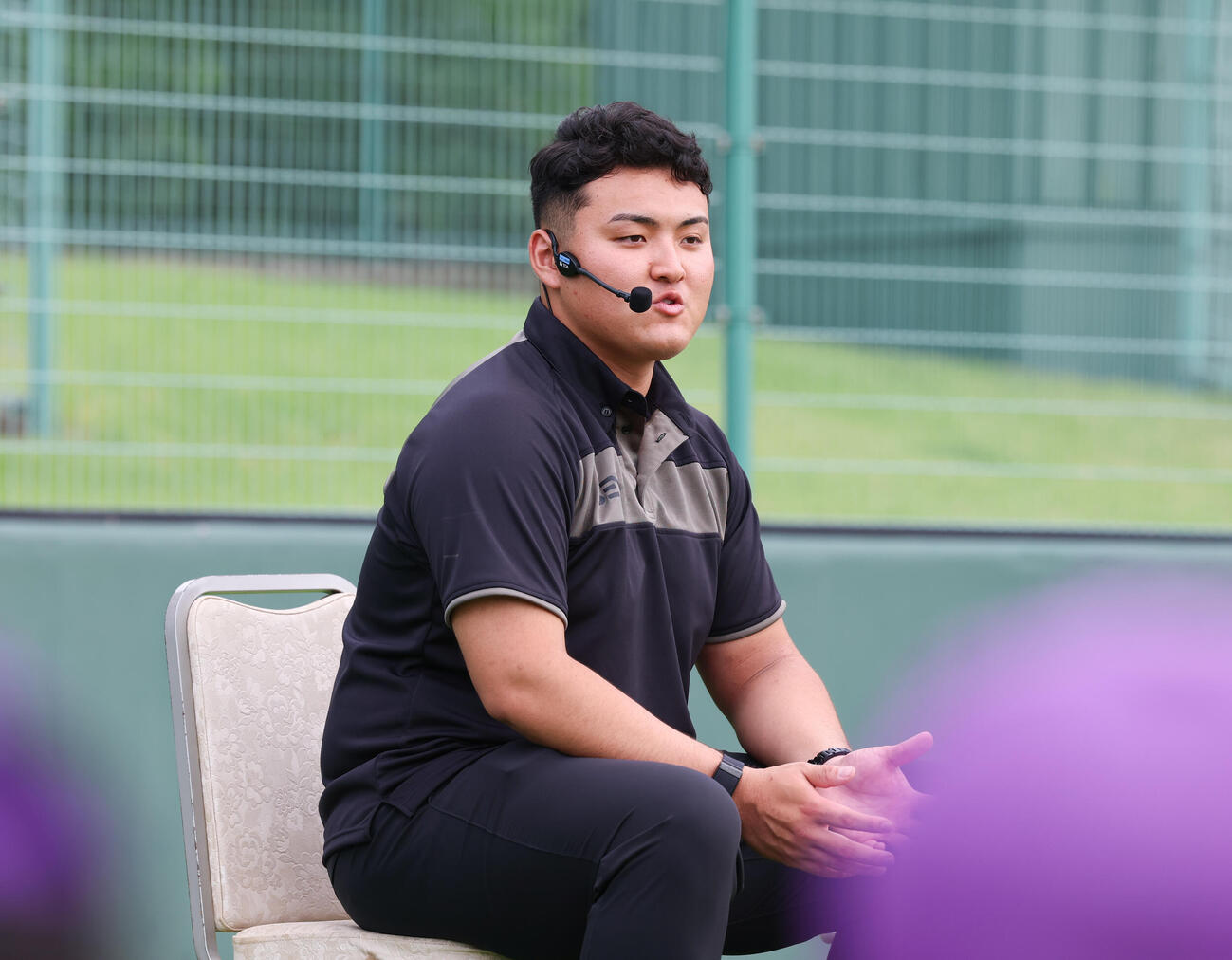 故郷交流イベントで子供達に話をする佐々木麟太郎（撮影・増田悦実）