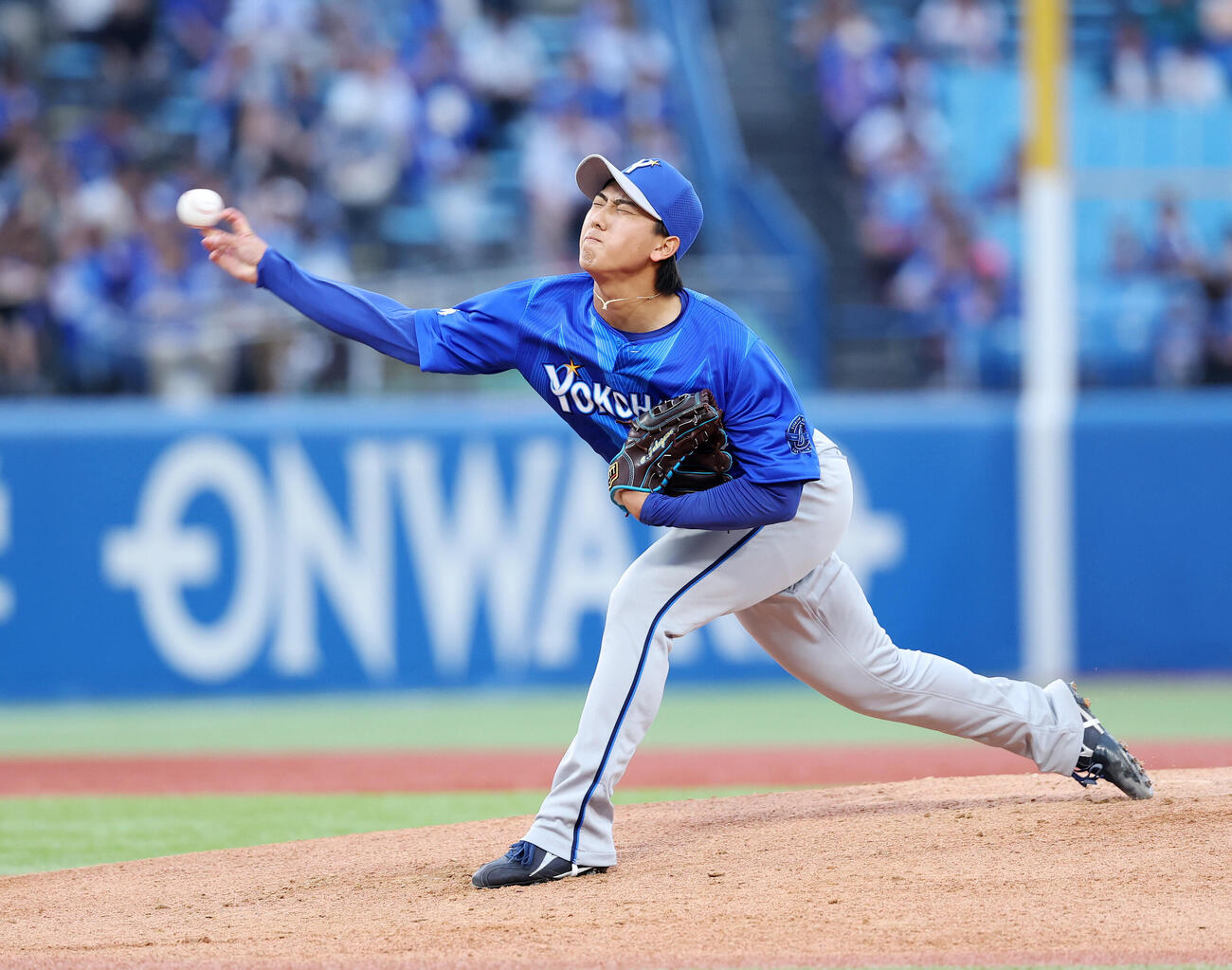 ヤクルト対DeNA　力投するDeNA先発の深沢鳳介（撮影・鈴木正人）