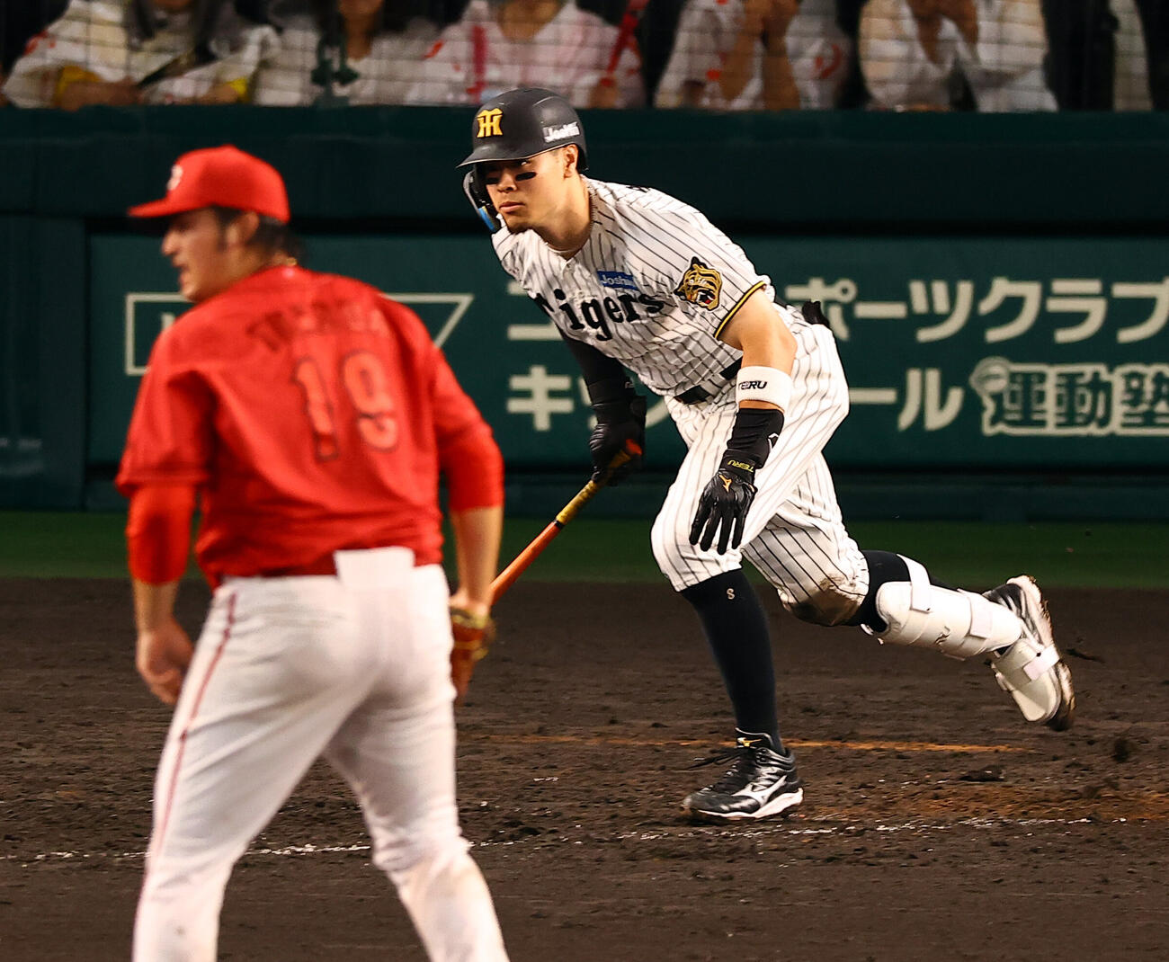 阪神対広島　5回裏阪神1死一、二塁、佐藤輝明は安打を放つ（撮影・上田博志）