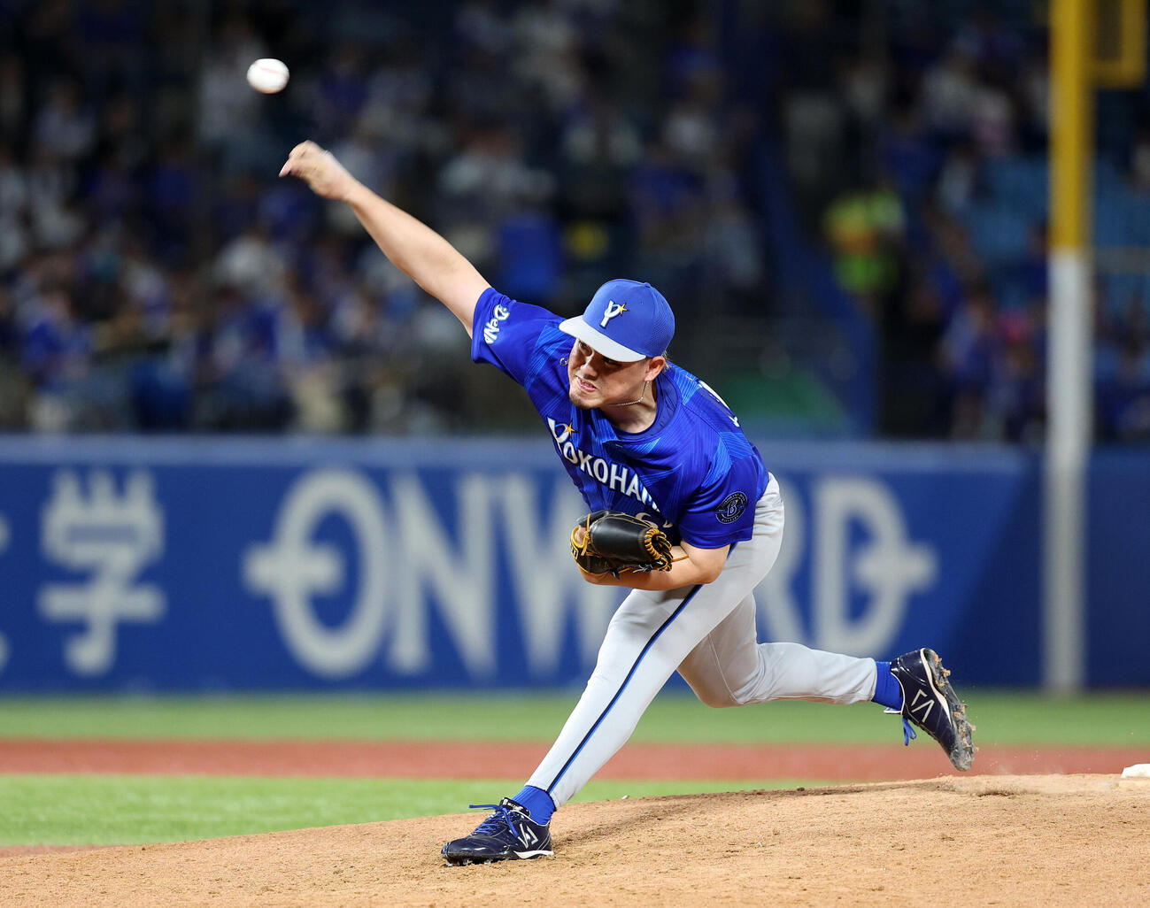 ヤクルト対DeNA　力投するDeNA4番手の中川虎大（撮影・鈴木正人）