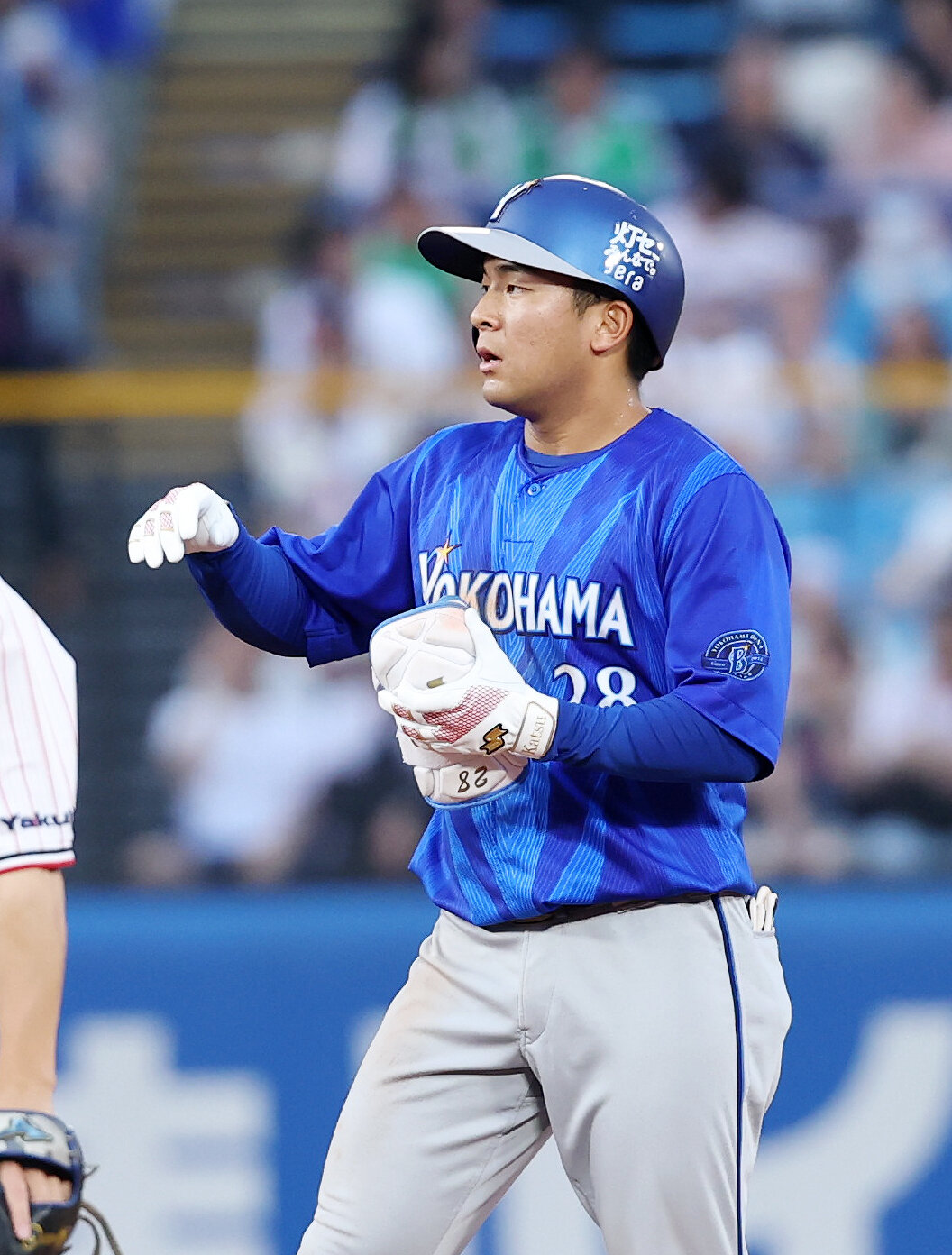 ヤクルト対DeNA 3回表DeNA1死、勝又温史は二塁打を放つ（撮影・鈴木正人）