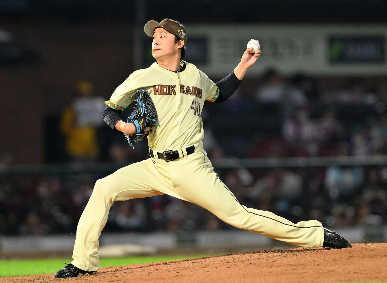楽天対日本ハム　日本ハム4番手で登板する島本浩也（撮影・滝沢徹郎）